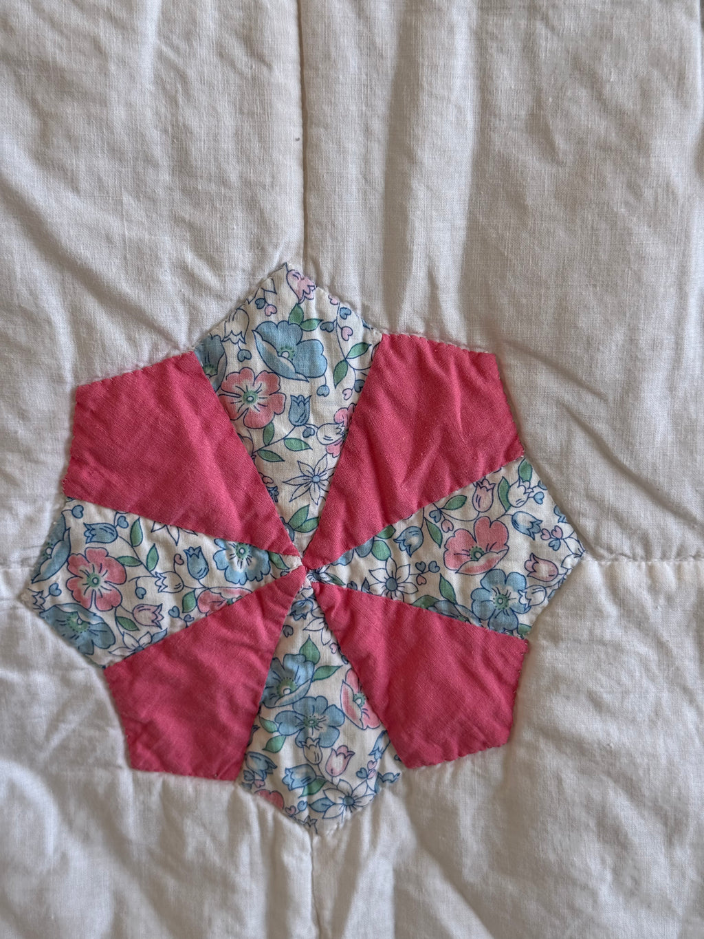 Vintage Sunny Dresden Plate Quilt