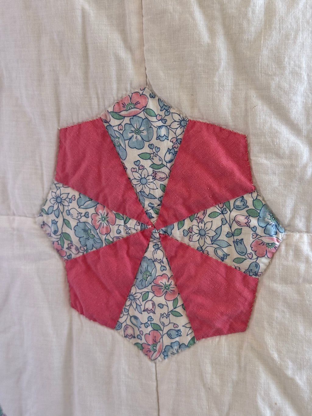 Vintage Sunny Dresden Plate Quilt