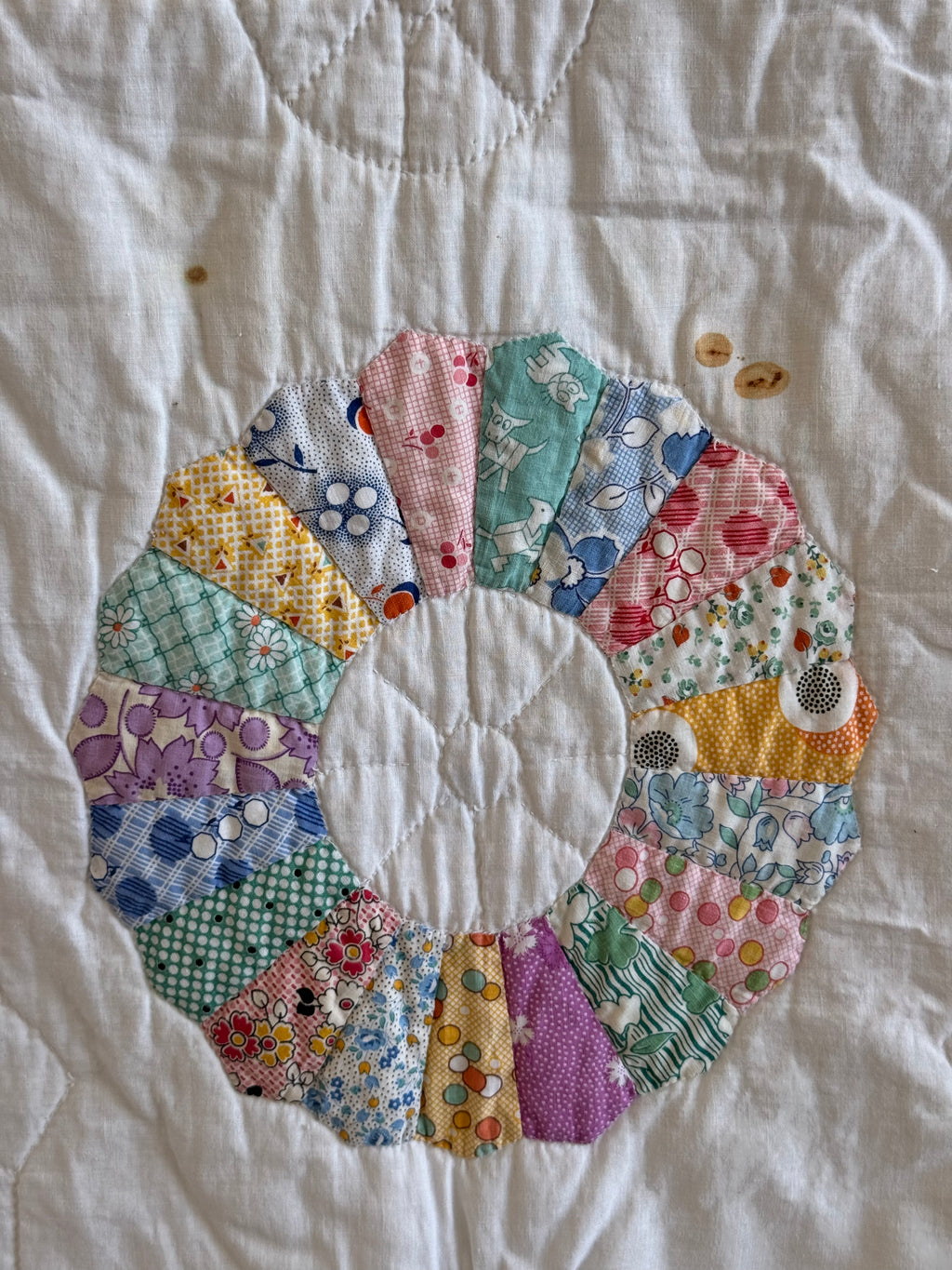 Vintage Sunny Dresden Plate Quilt
