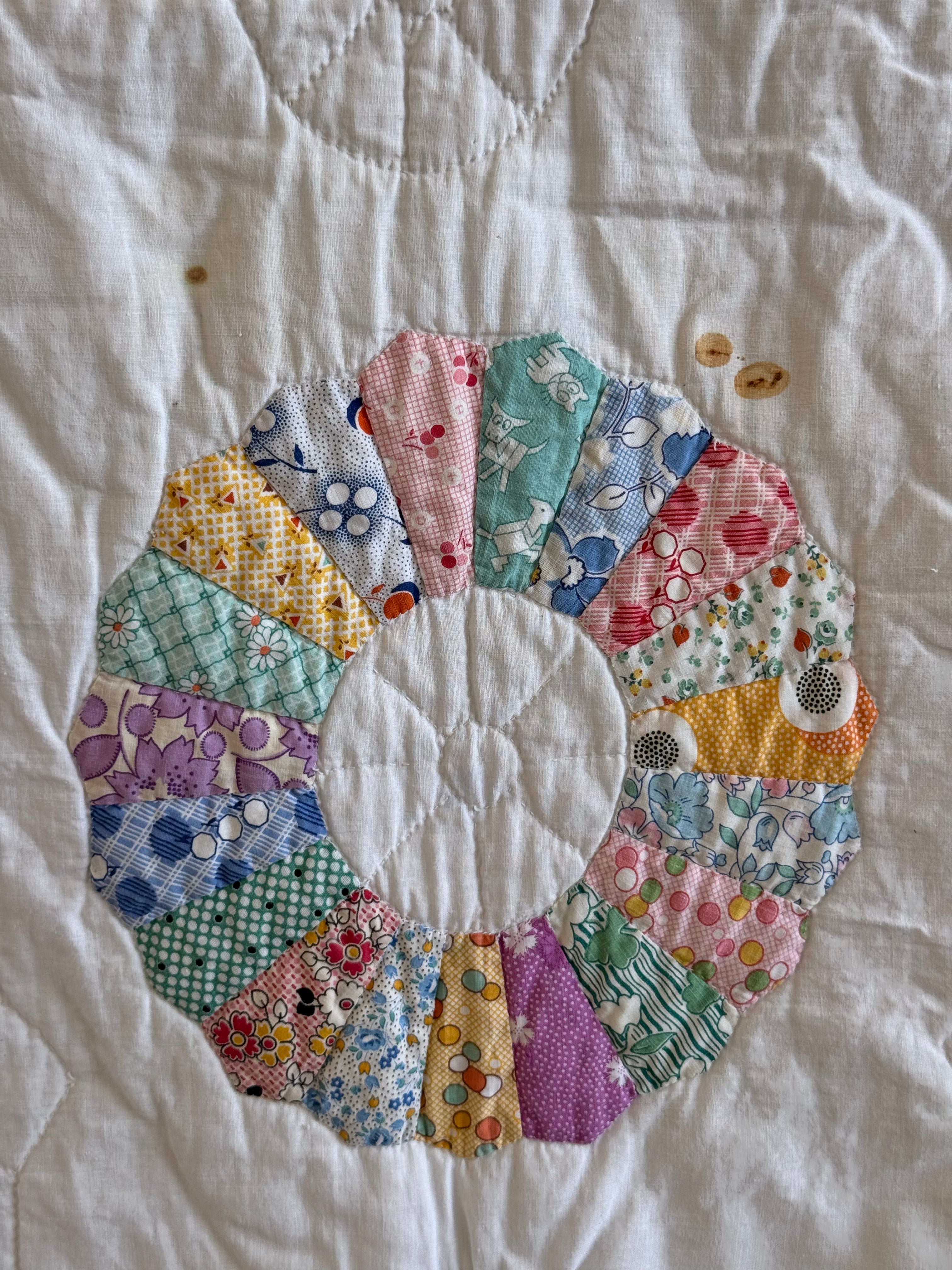 Vintage Sunny Dresden Plate Quilt