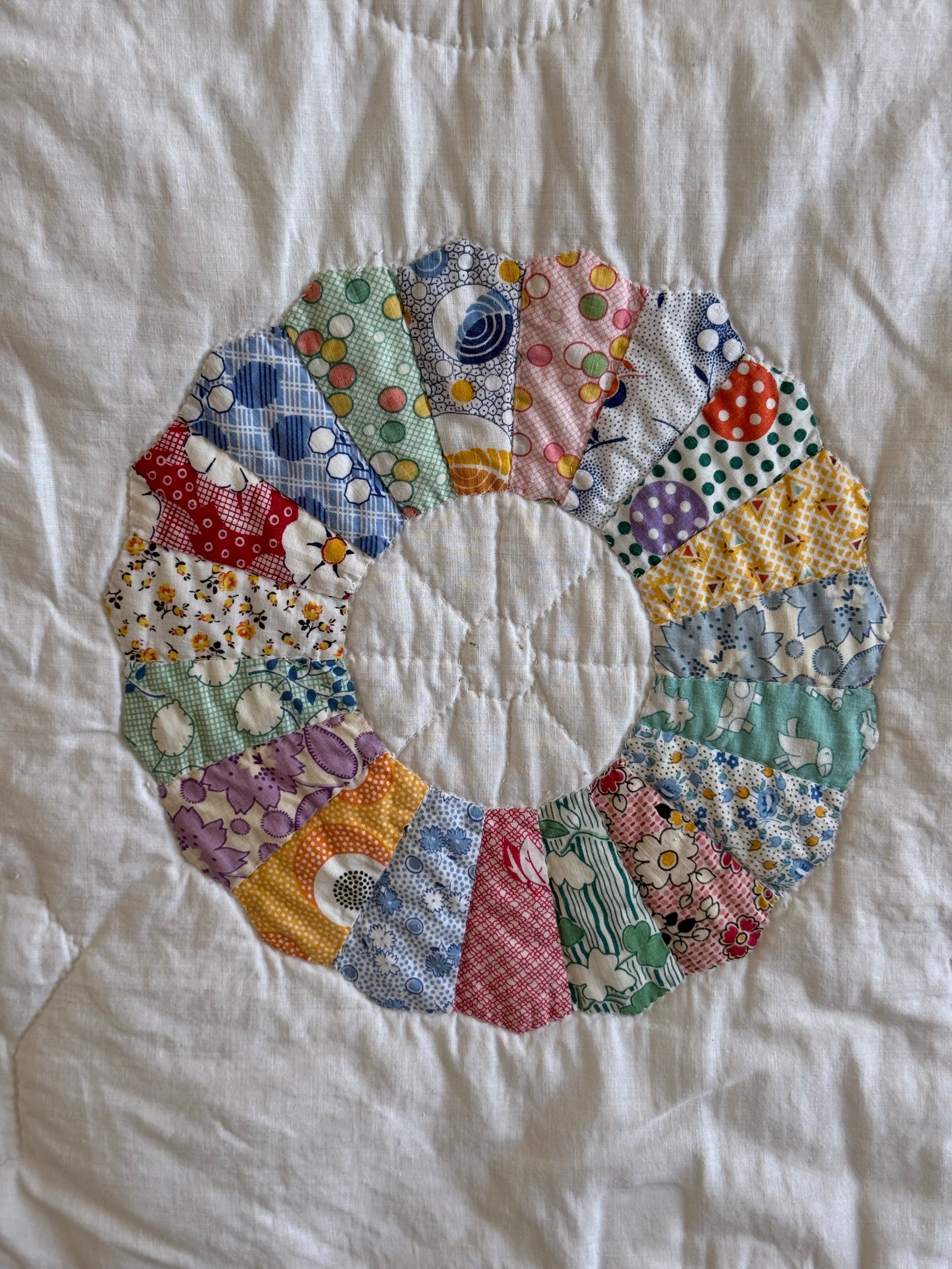 Vintage Sunny Dresden Plate Quilt