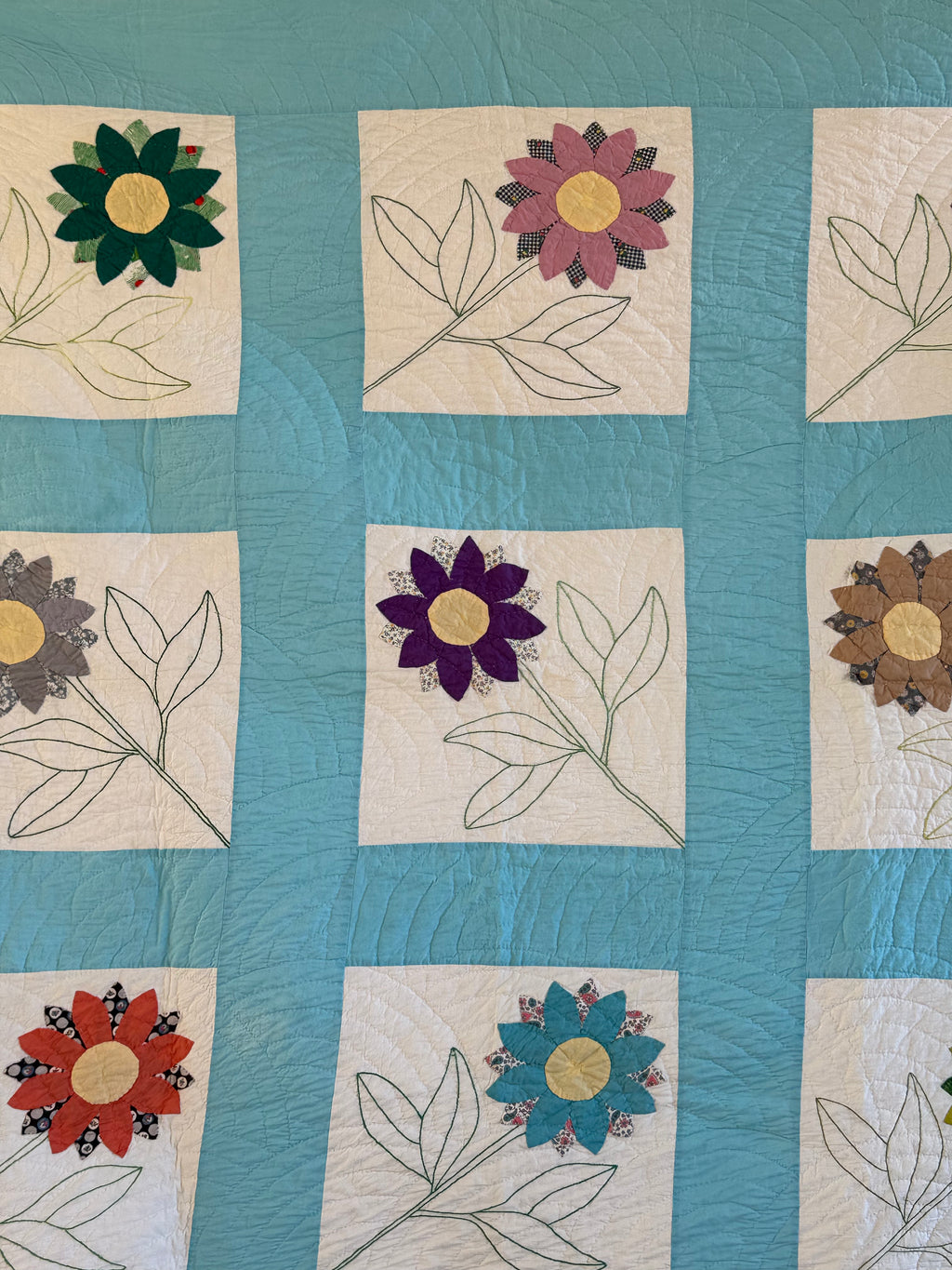 Vintage Quilt Appliqued Daisy