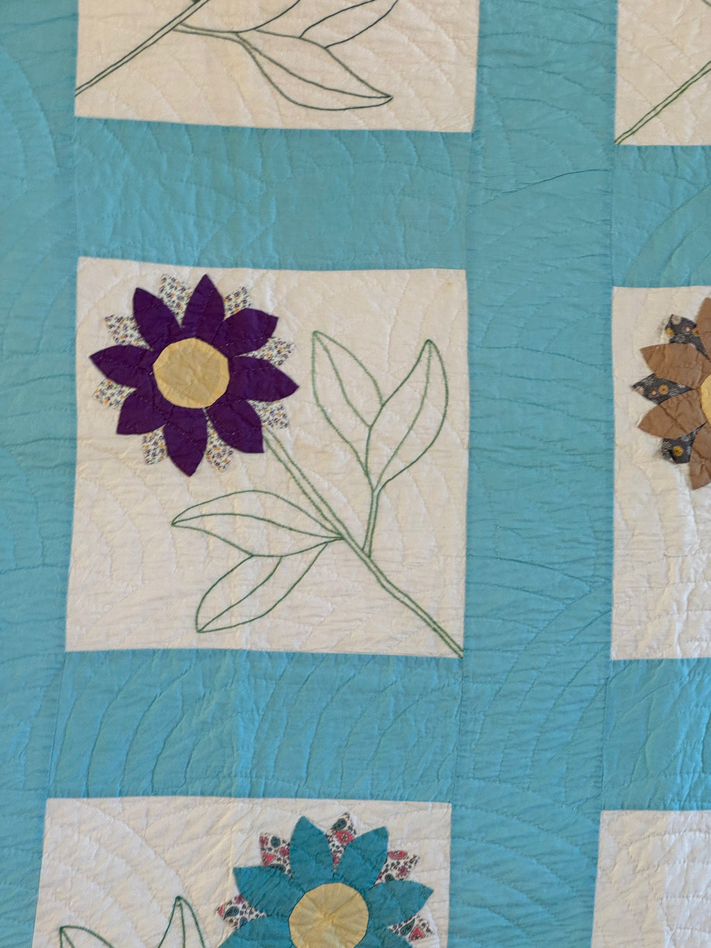Vintage Quilt Appliqued Daisy