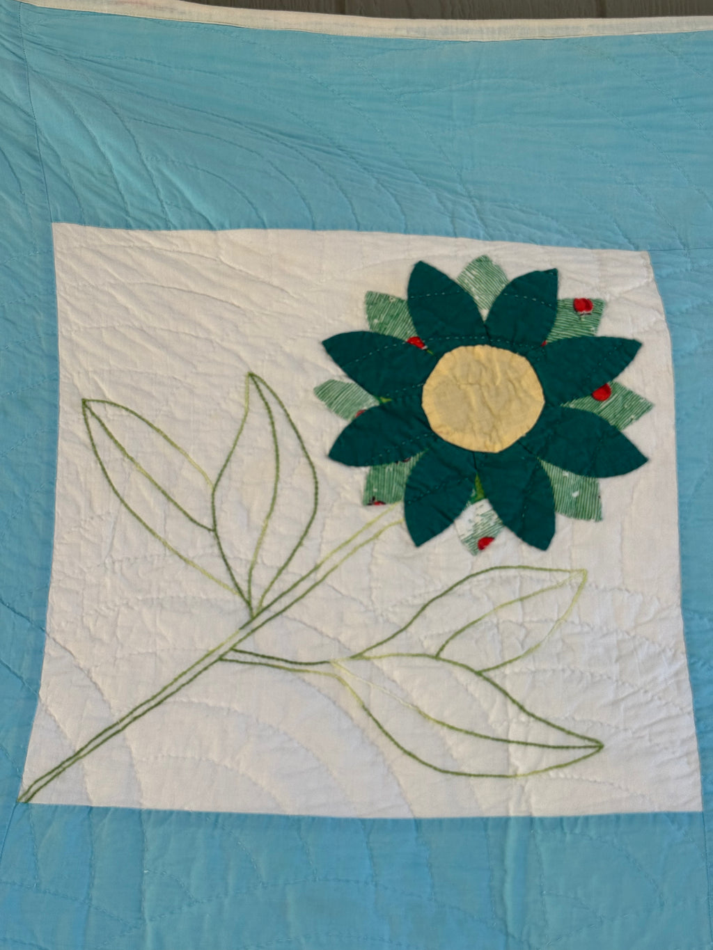 Vintage Quilt Appliqued Daisy