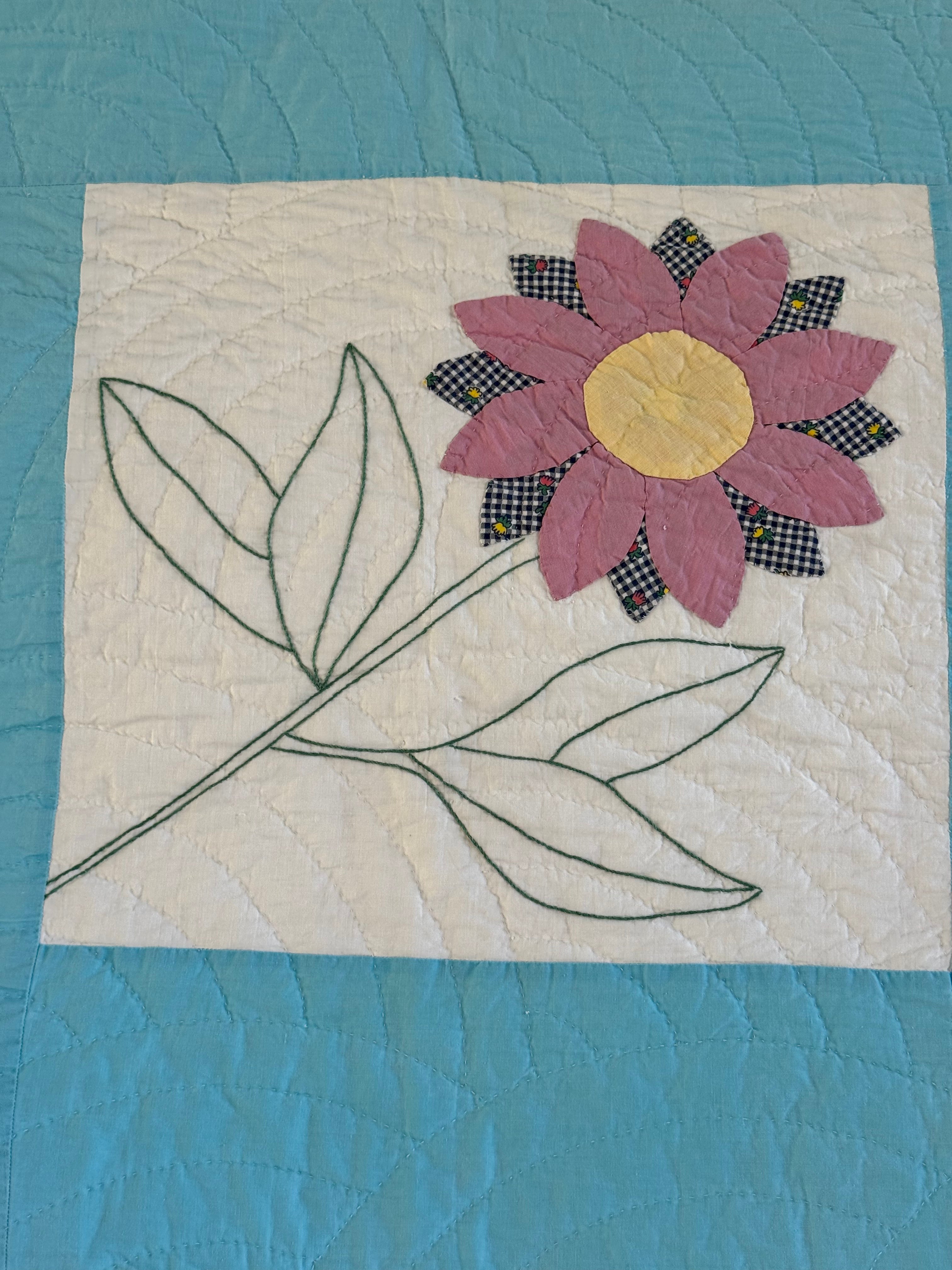 Vintage Quilt Appliqued Daisy