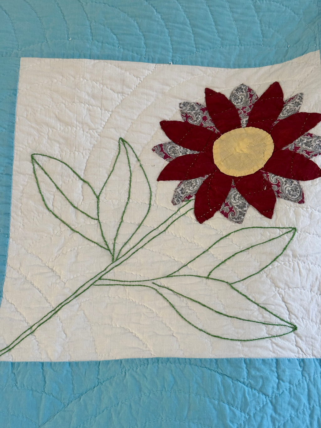 Vintage Quilt Appliqued Daisy