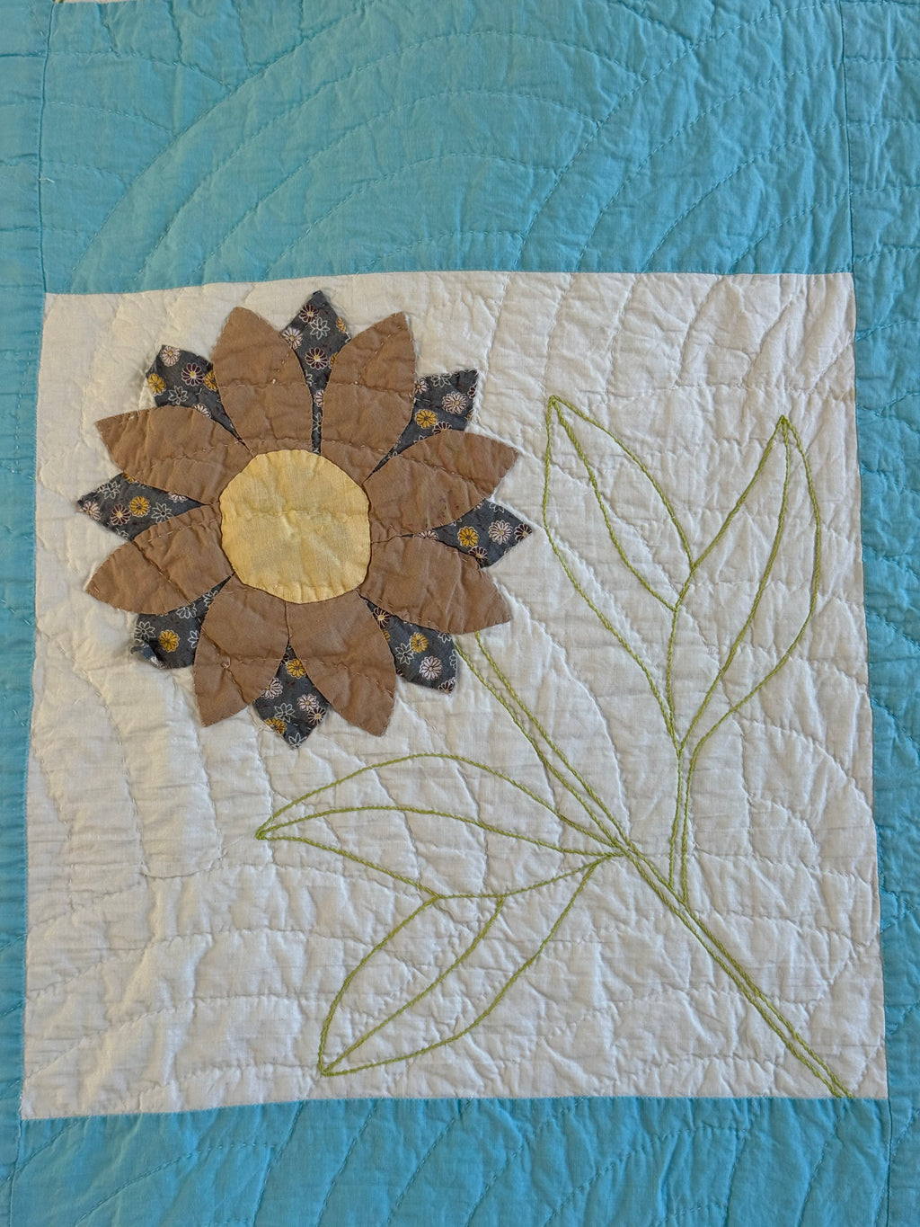 Vintage Quilt Appliqued Daisy
