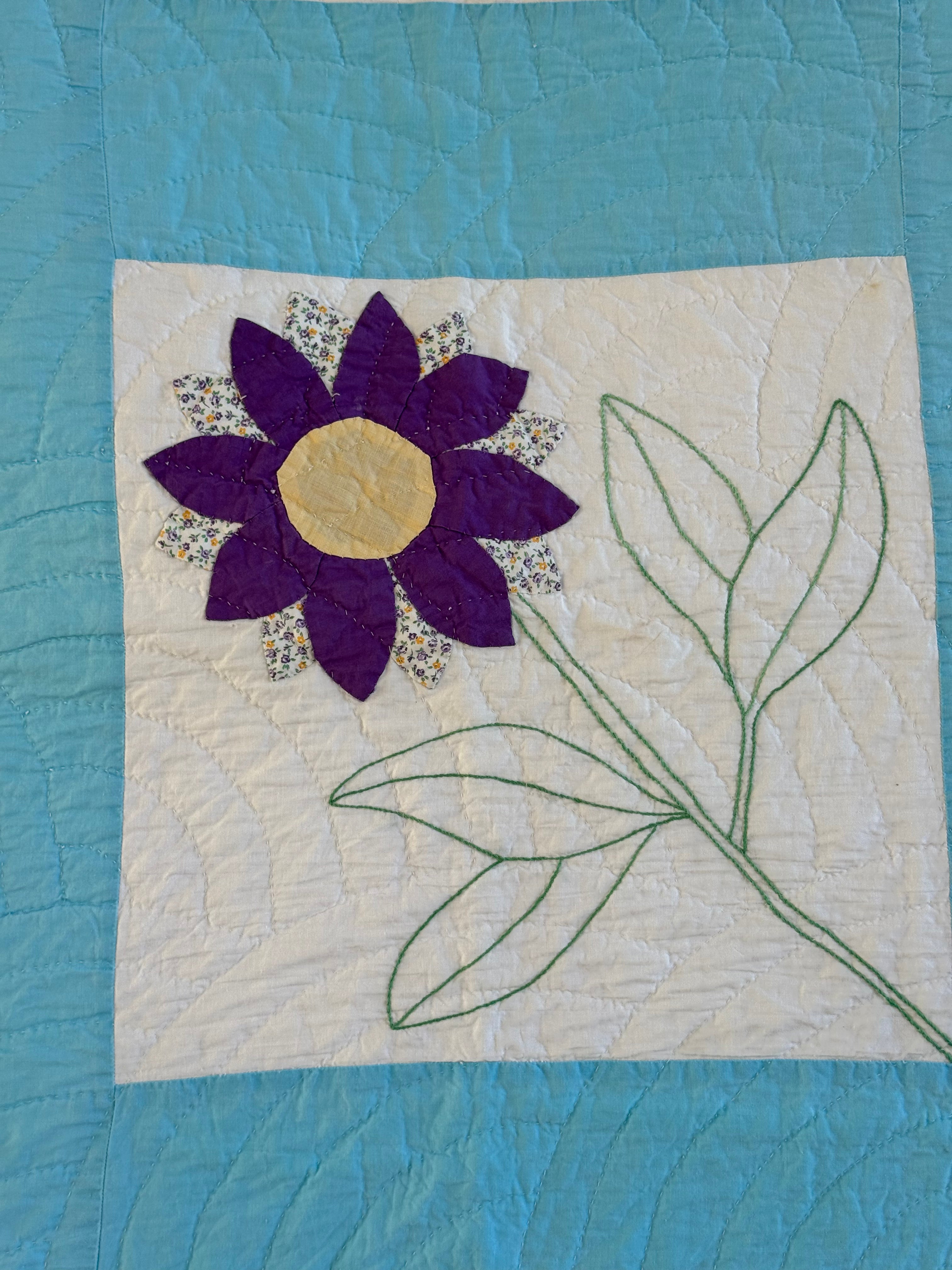Vintage Quilt Appliqued Daisy