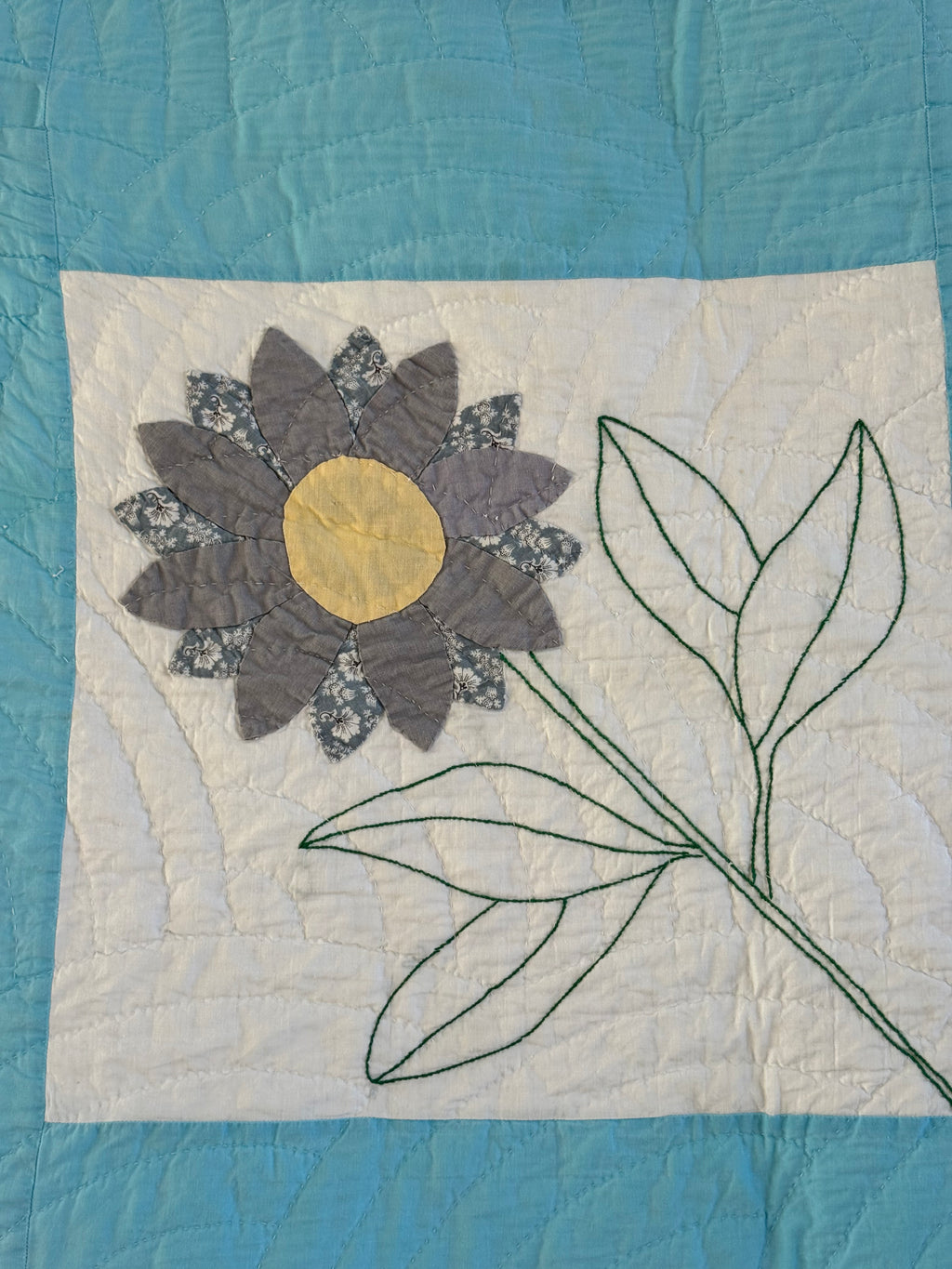 Vintage Quilt Appliqued Daisy