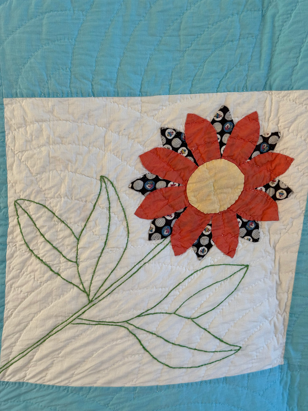 Vintage Quilt Appliqued Daisy