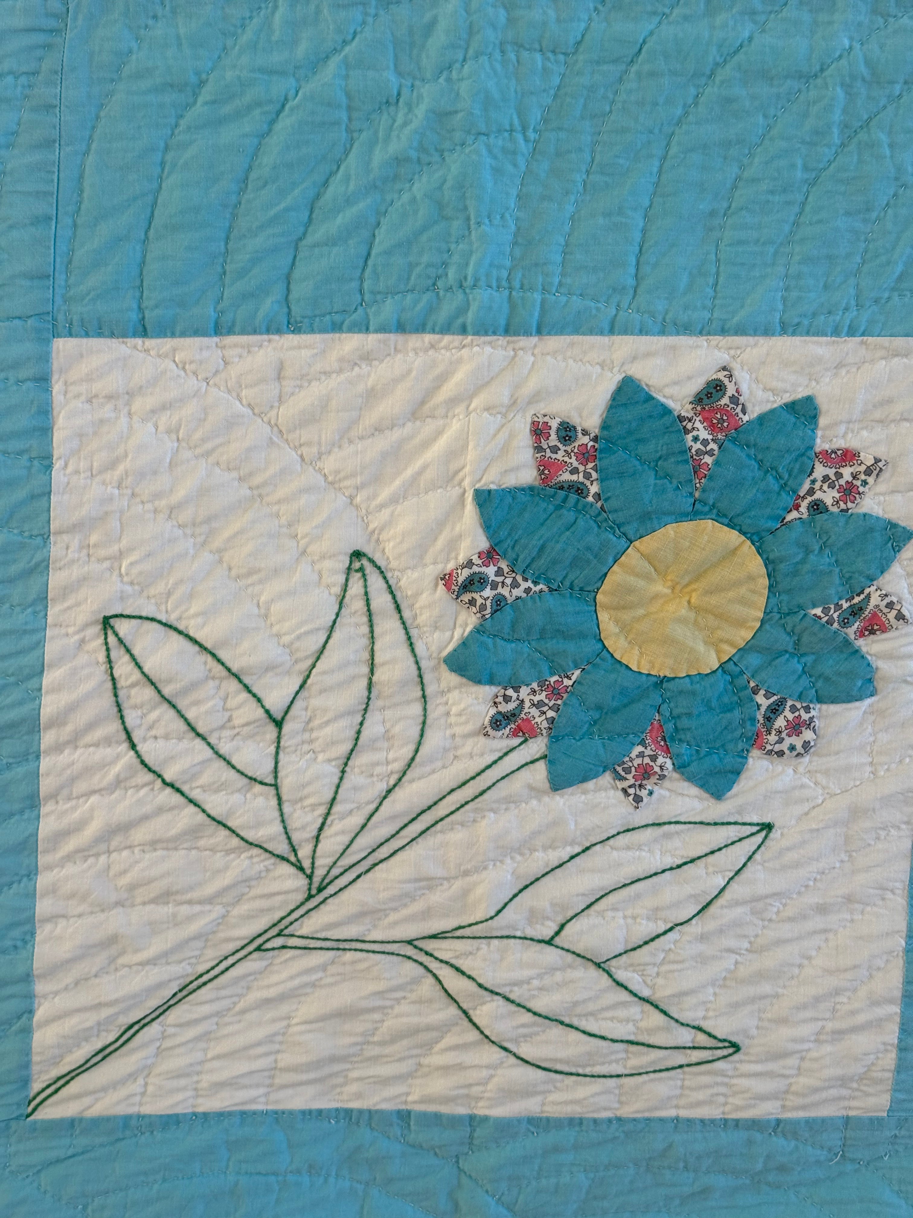 Vintage Quilt Appliqued Daisy