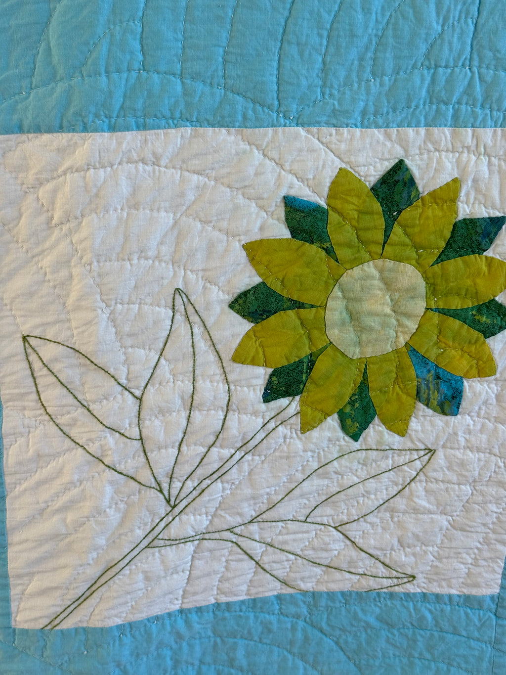 Vintage Quilt Appliqued Daisy