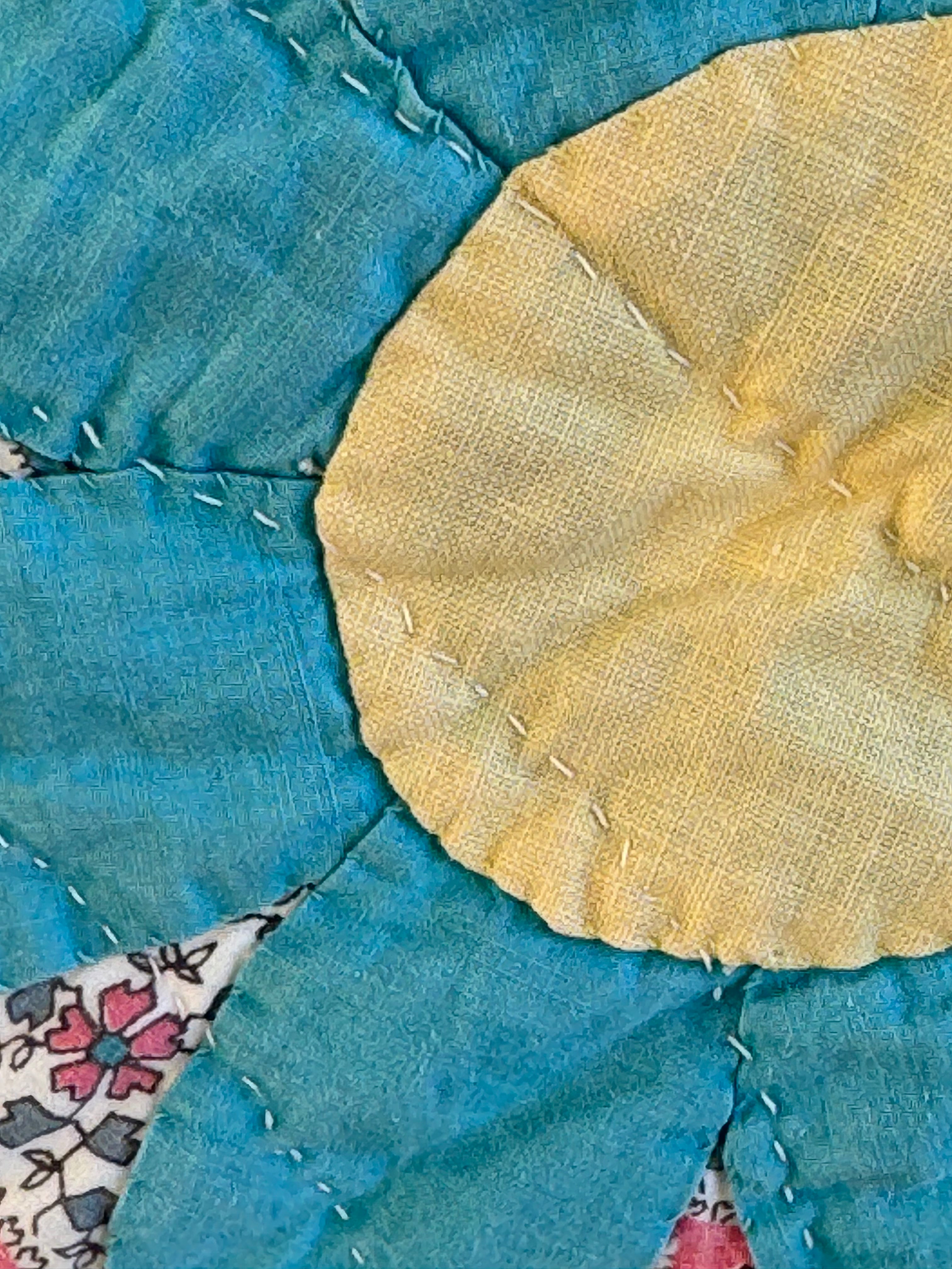 Vintage Quilt Appliqued Daisy