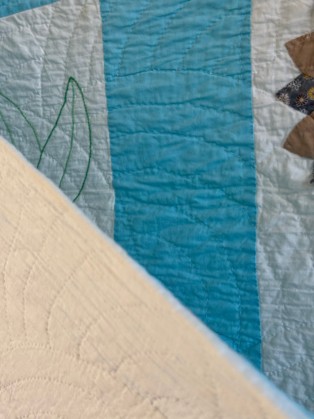 Vintage Quilt Appliqued Daisy