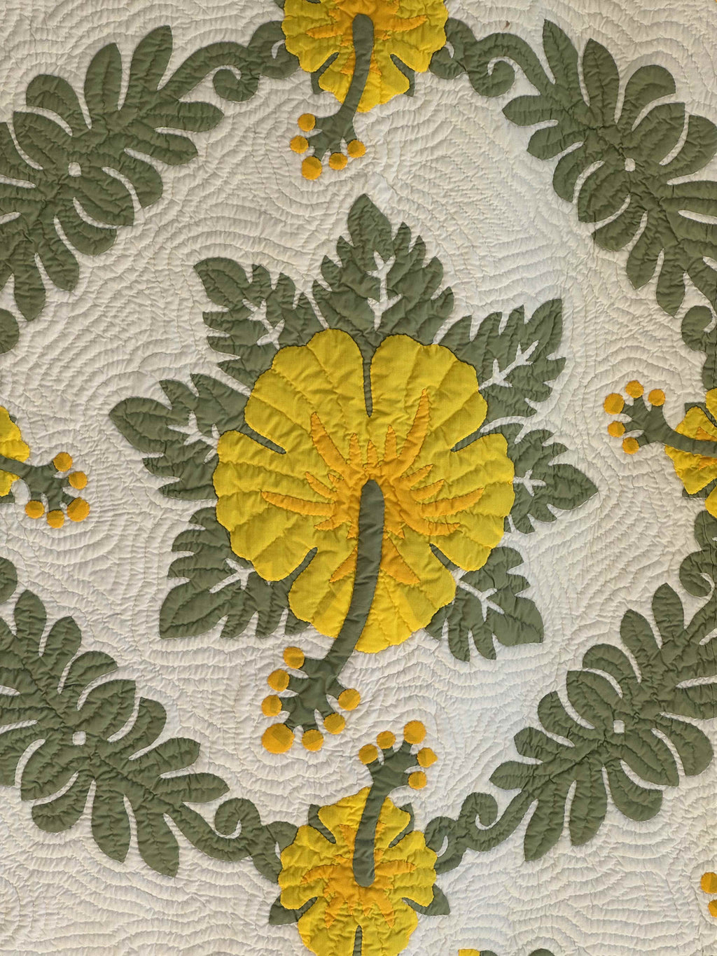 Vintage Quilt Hawaiian-Inspired Hibiscus Appliqué
