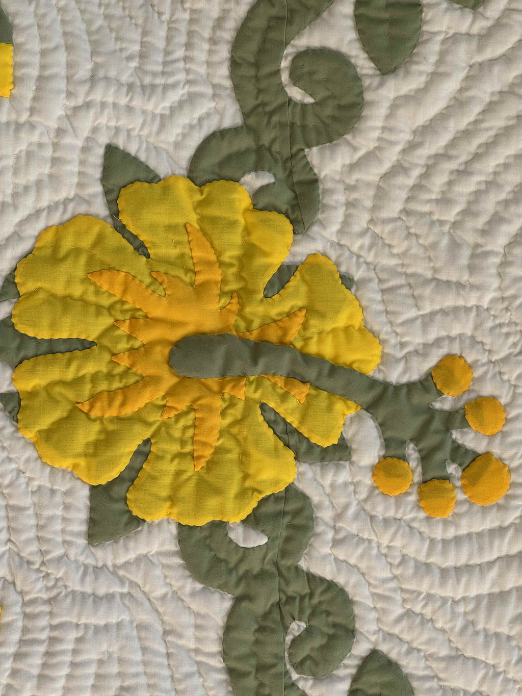 Vintage Quilt Hawaiian-Inspired Hibiscus Appliqué