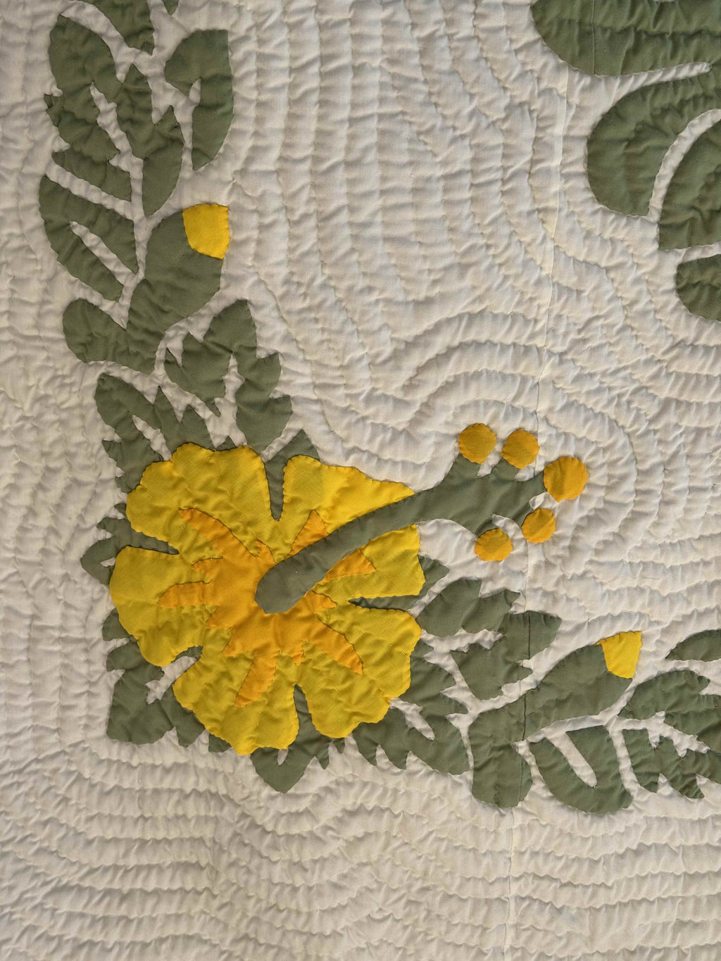 Vintage Quilt Hawaiian-Inspired Hibiscus Appliqué