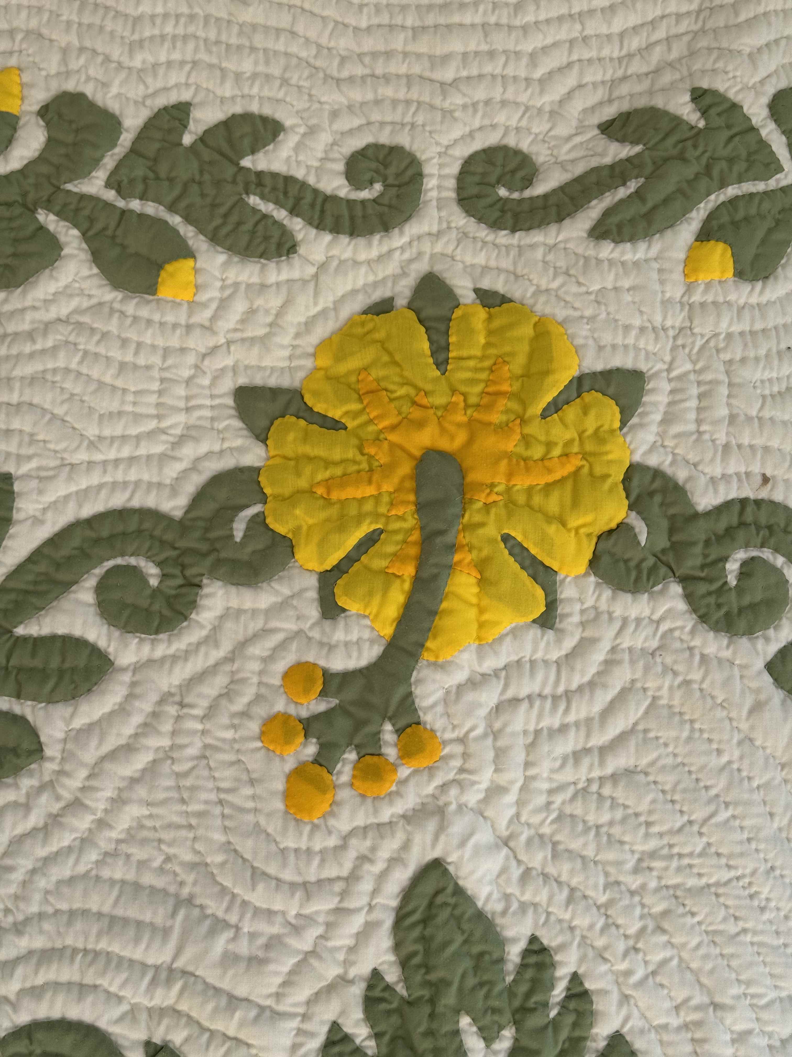 Vintage Quilt Hawaiian-Inspired Hibiscus Appliqué