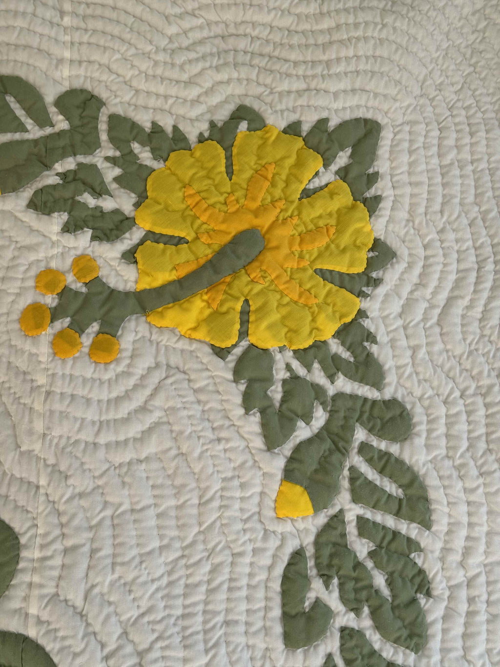 Vintage Quilt Hawaiian-Inspired Hibiscus Appliqué