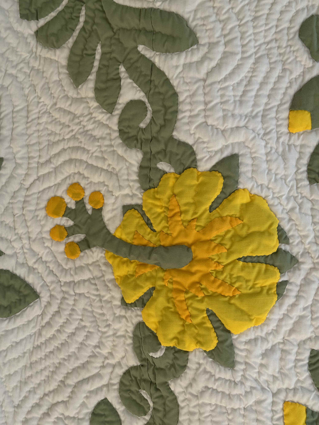 Vintage Quilt Hawaiian-Inspired Hibiscus Appliqué