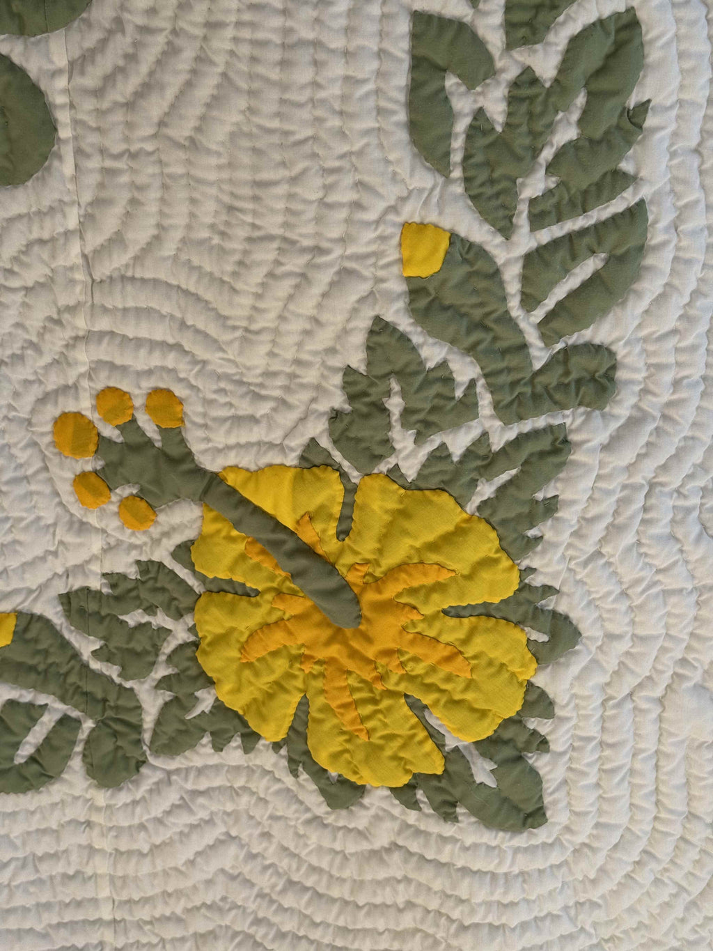 Vintage Quilt Hawaiian-Inspired Hibiscus Appliqué