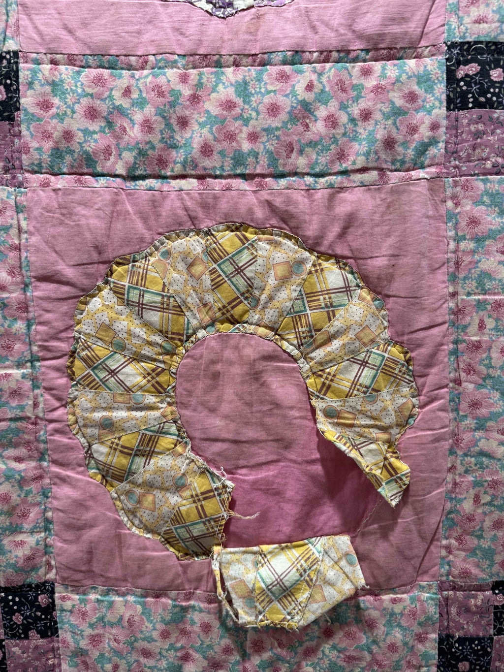 Vintage Quilt Mixed Era Dresden Plate
