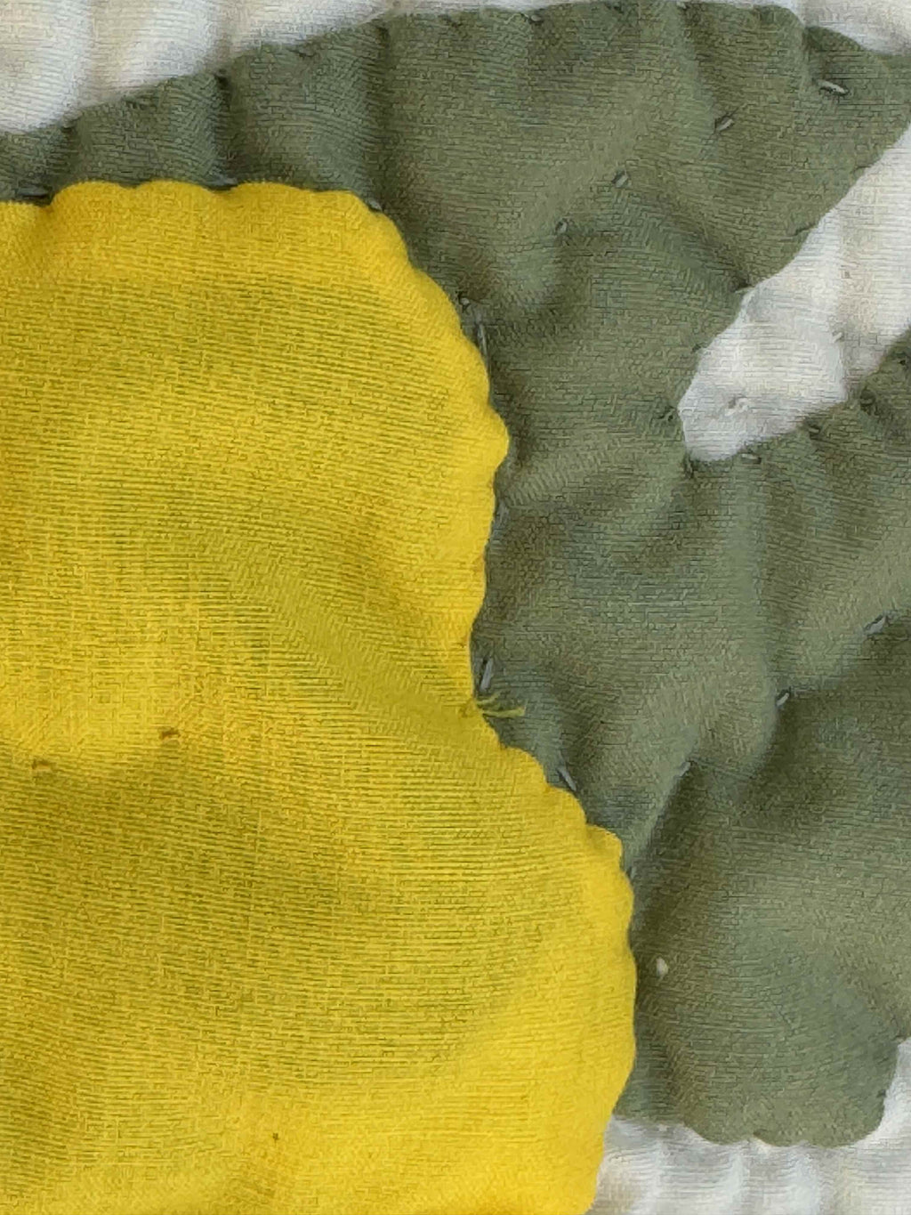 Vintage Quilt Hawaiian-Inspired Hibiscus Appliqué