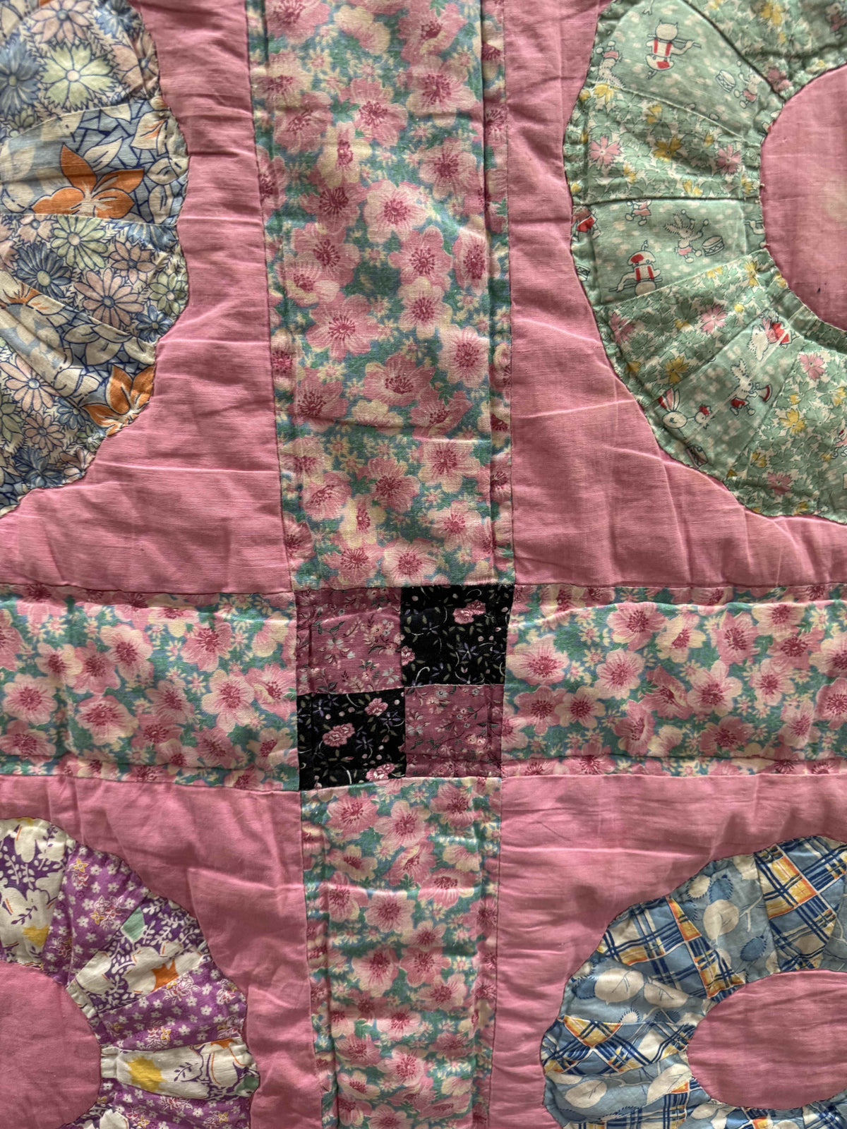 Vintage Quilt Mixed Era Dresden Plate