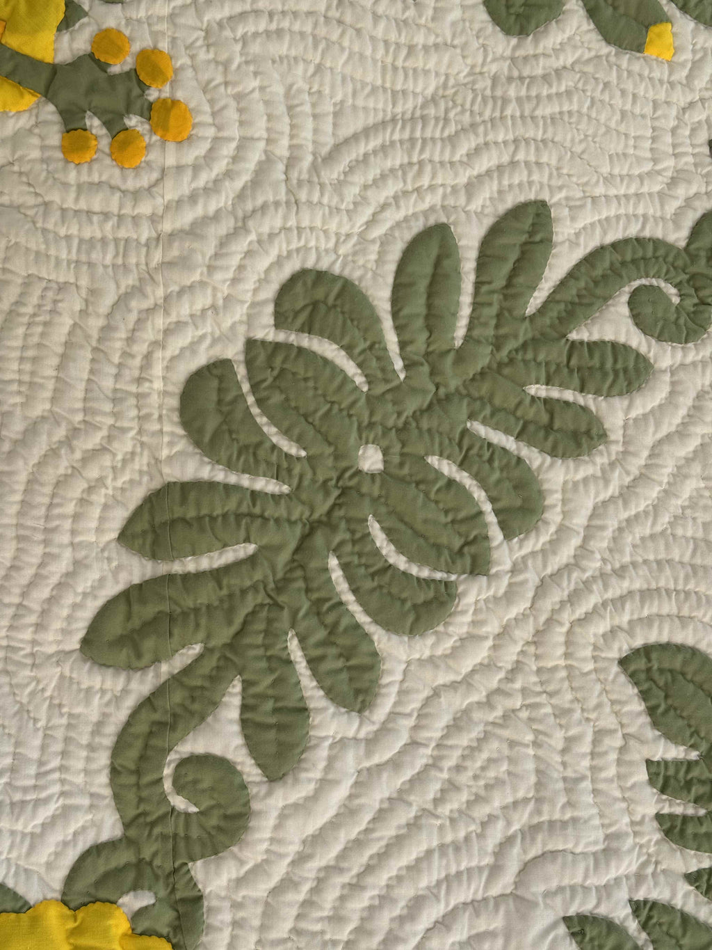 Vintage Quilt Hawaiian-Inspired Hibiscus Appliqué