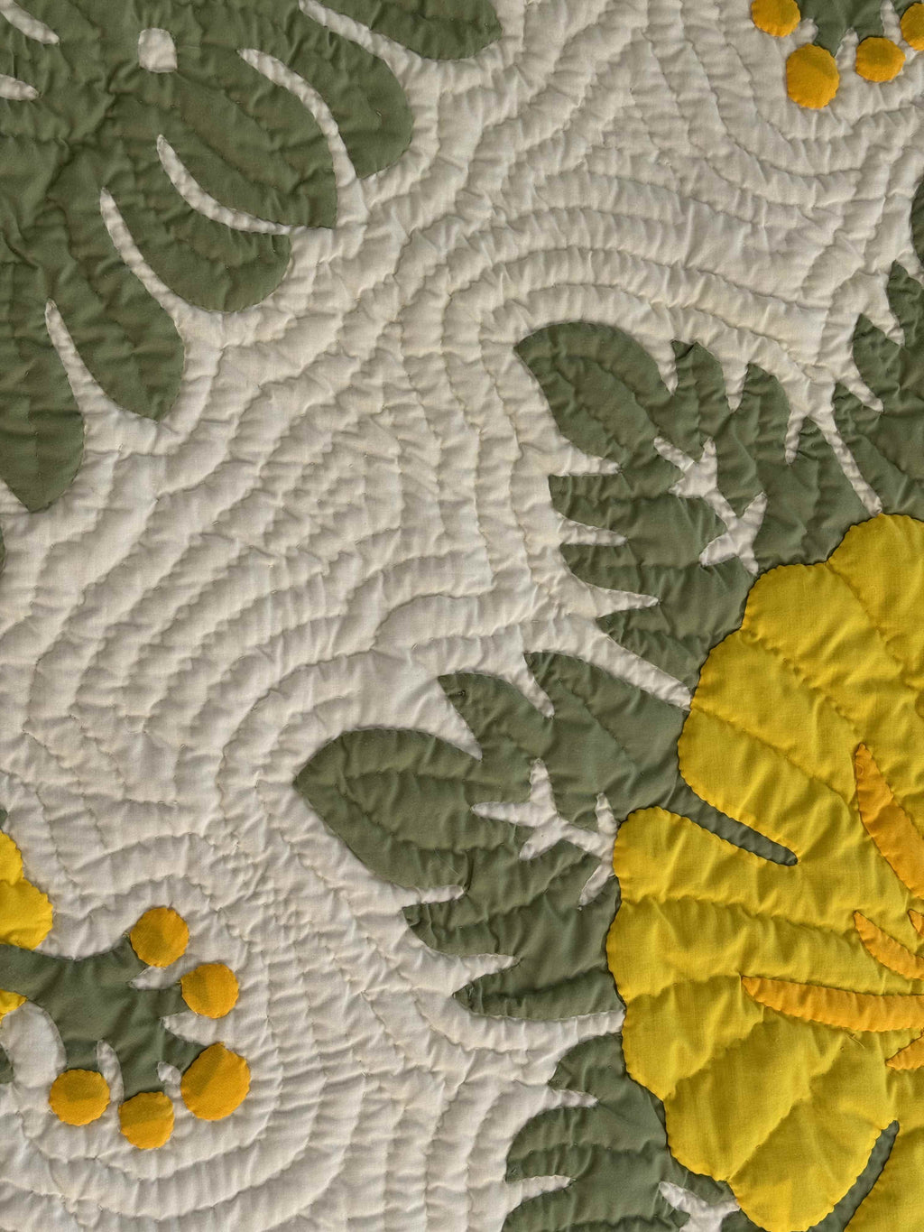 Vintage Quilt Hawaiian-Inspired Hibiscus Appliqué