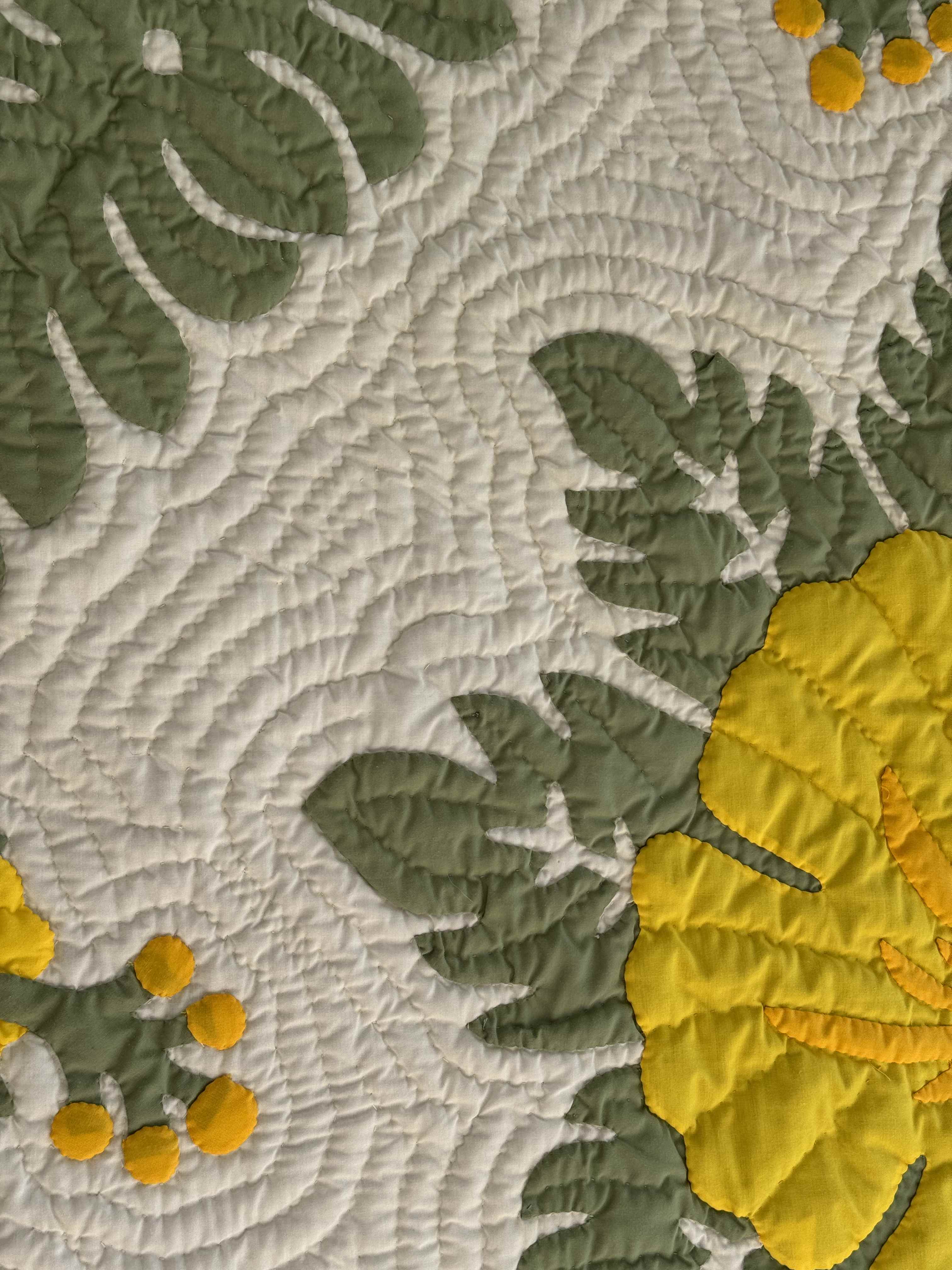 Vintage Quilt Hawaiian-Inspired Hibiscus Appliqué