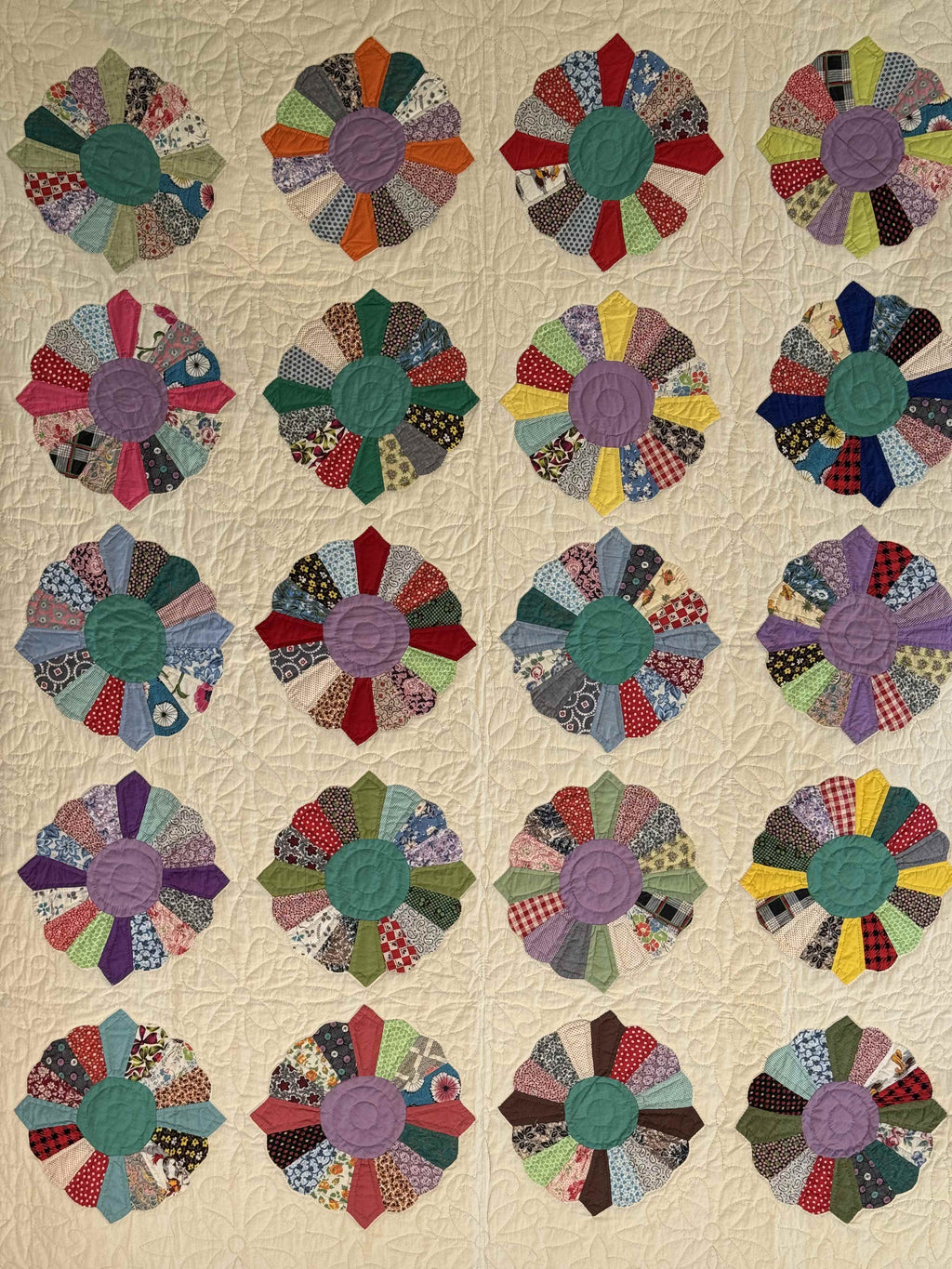 Vintage Quilt Dresden Plate Variation