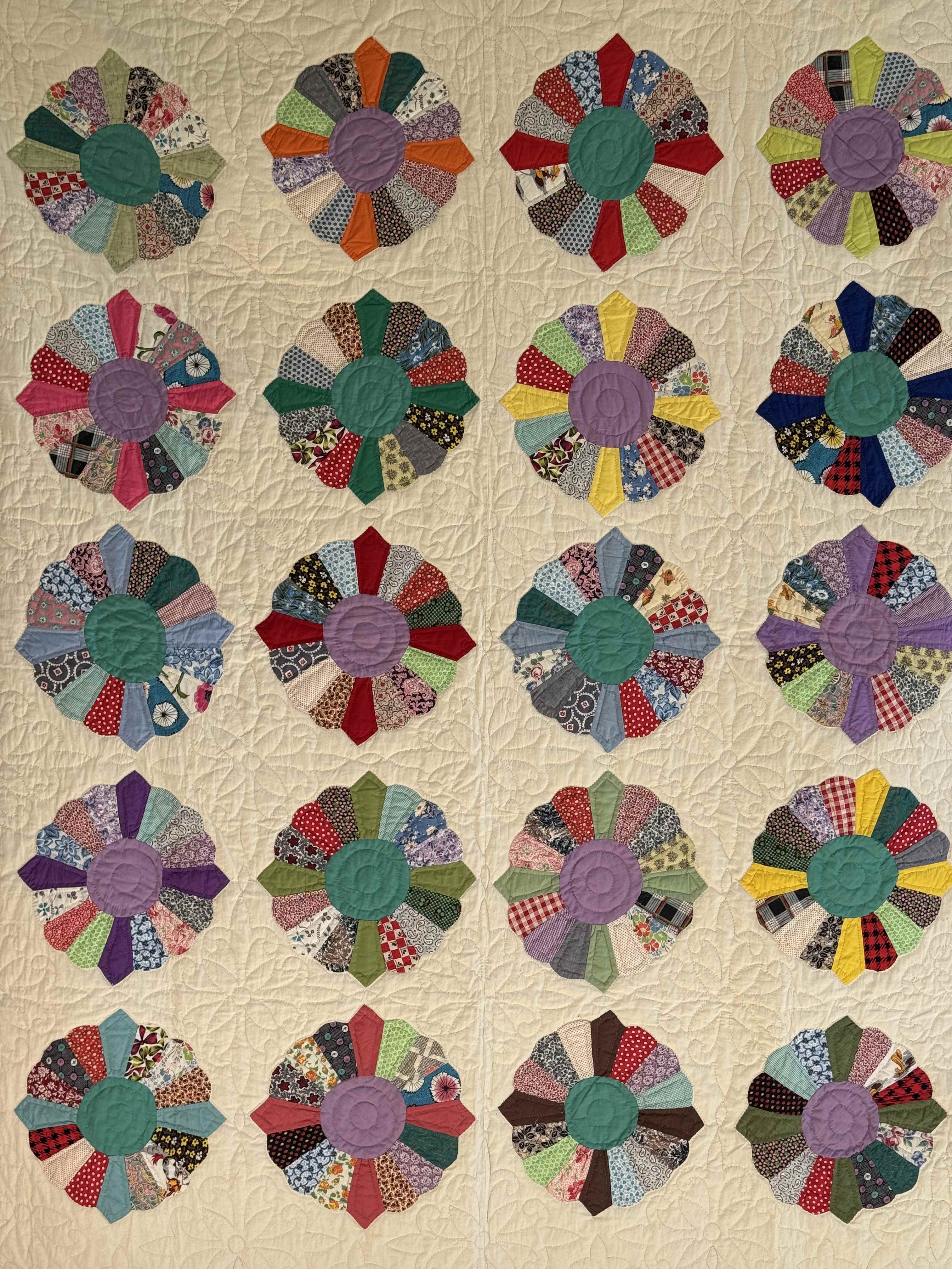 Vintage Quilt Dresden Plate Variation