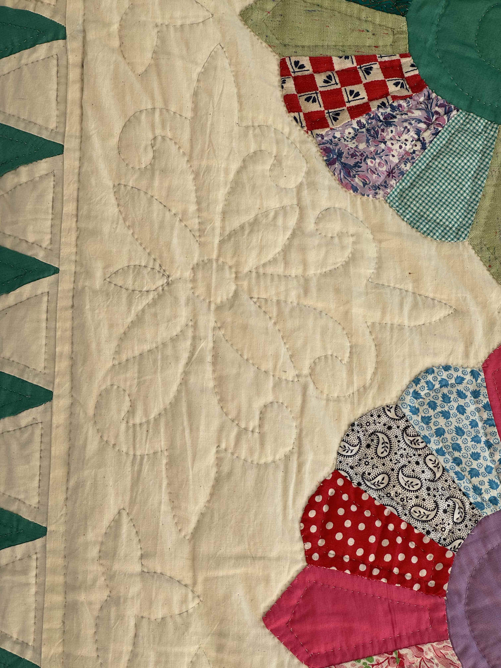 Vintage Quilt Dresden Plate Variation