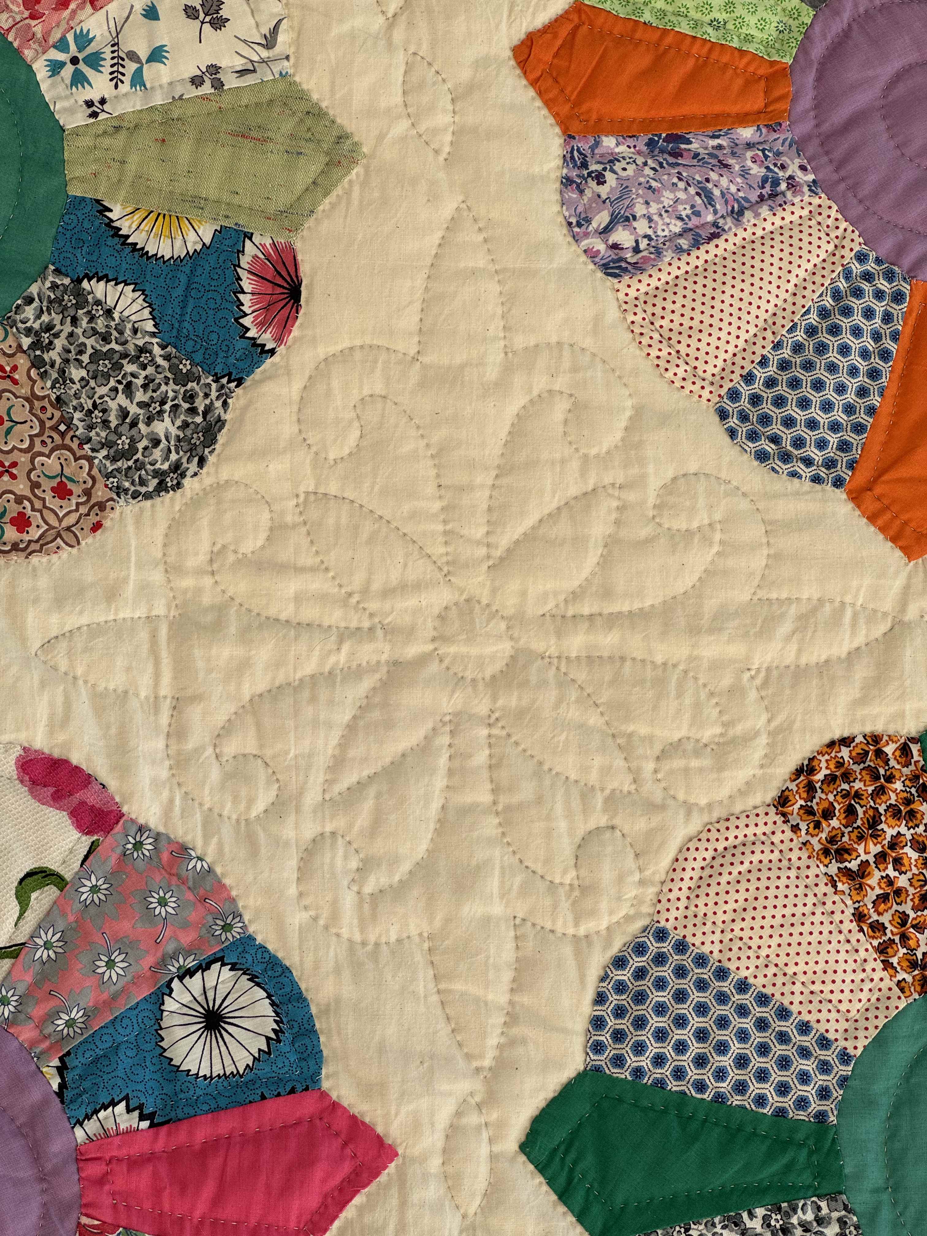 Vintage Quilt Dresden Plate Variation