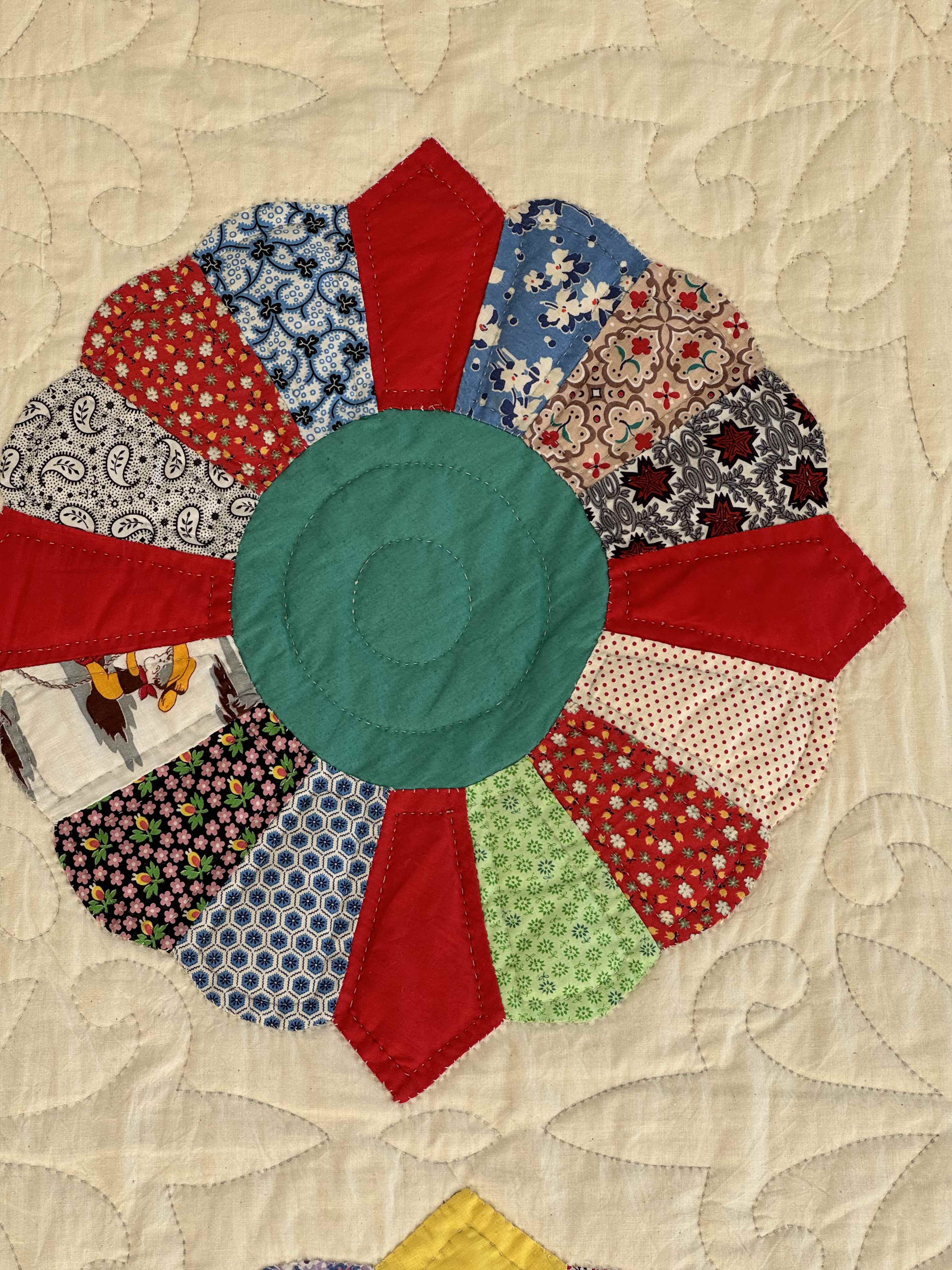 Vintage Quilt Dresden Plate Variation