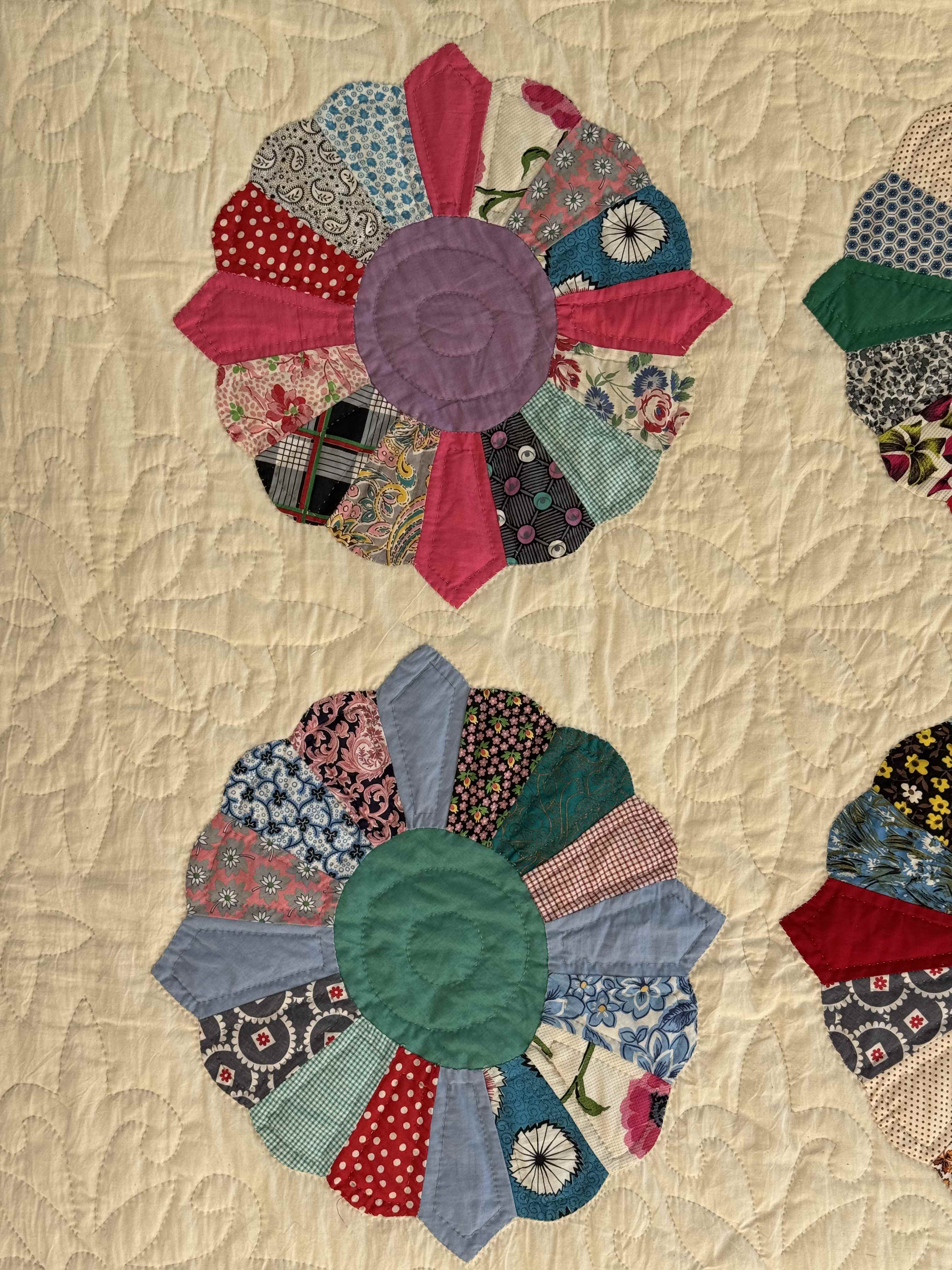Vintage Quilt Dresden Plate Variation