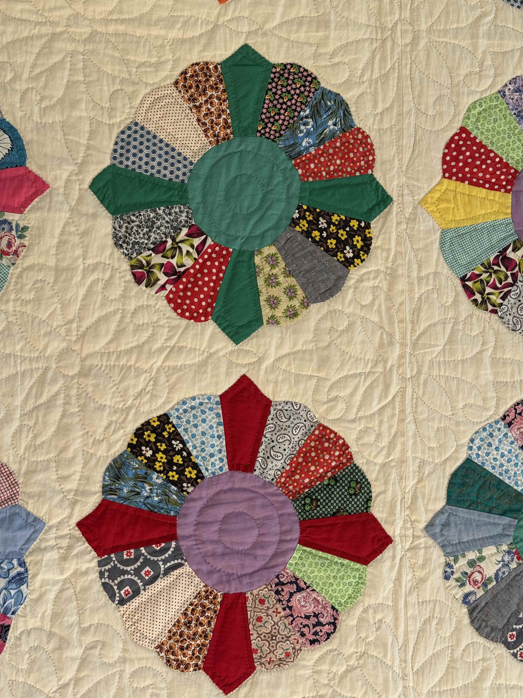 Vintage Quilt Dresden Plate Variation