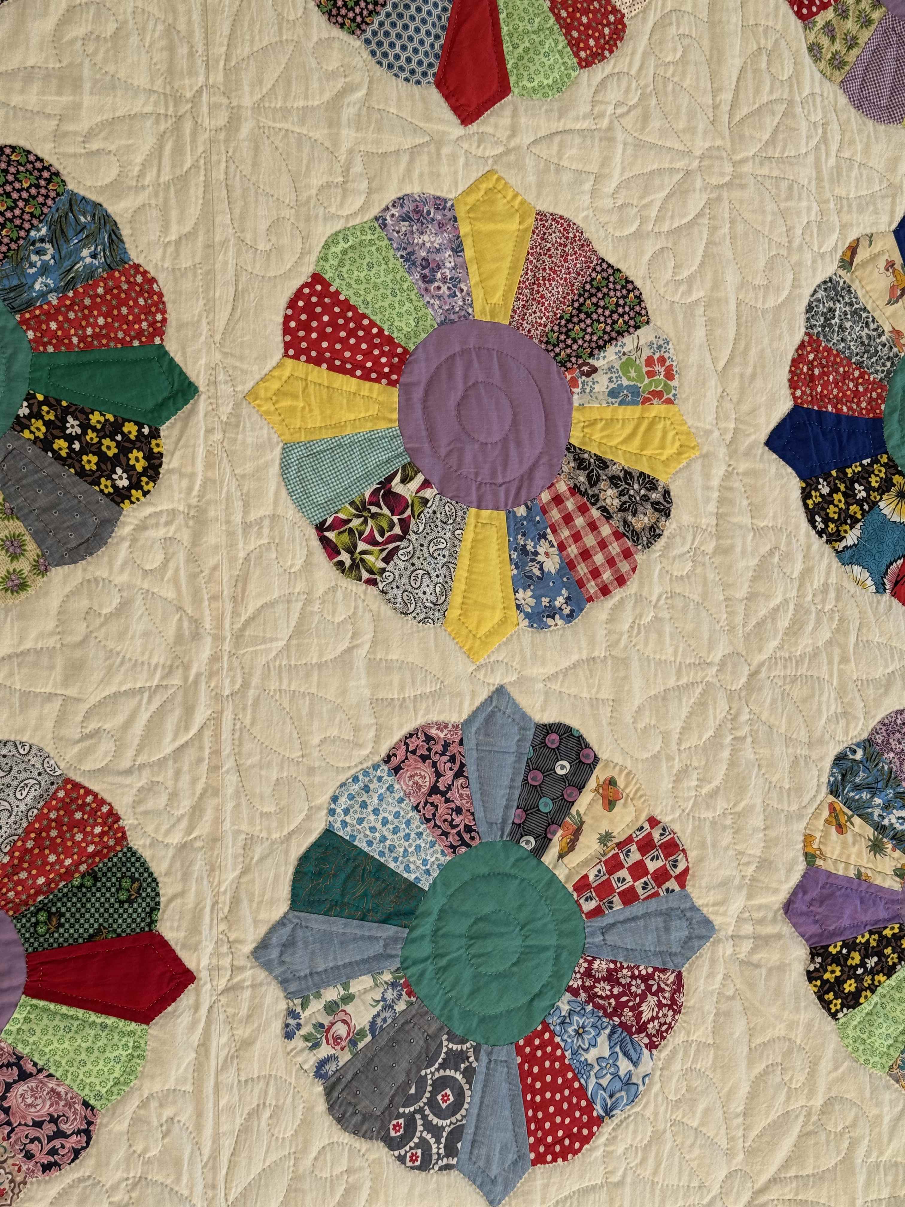 Vintage Quilt Dresden Plate Variation