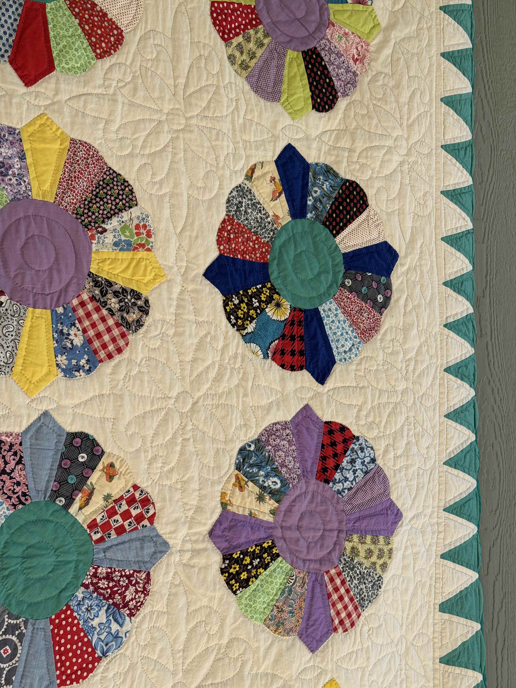 Vintage Quilt Dresden Plate Variation
