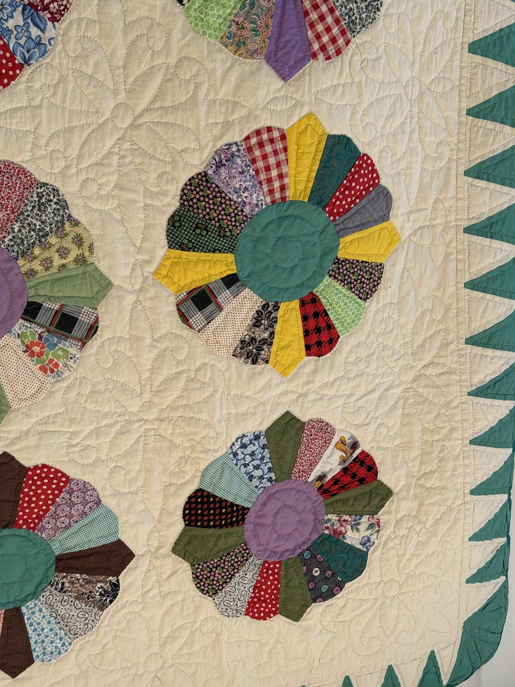 Vintage Quilt Dresden Plate Variation