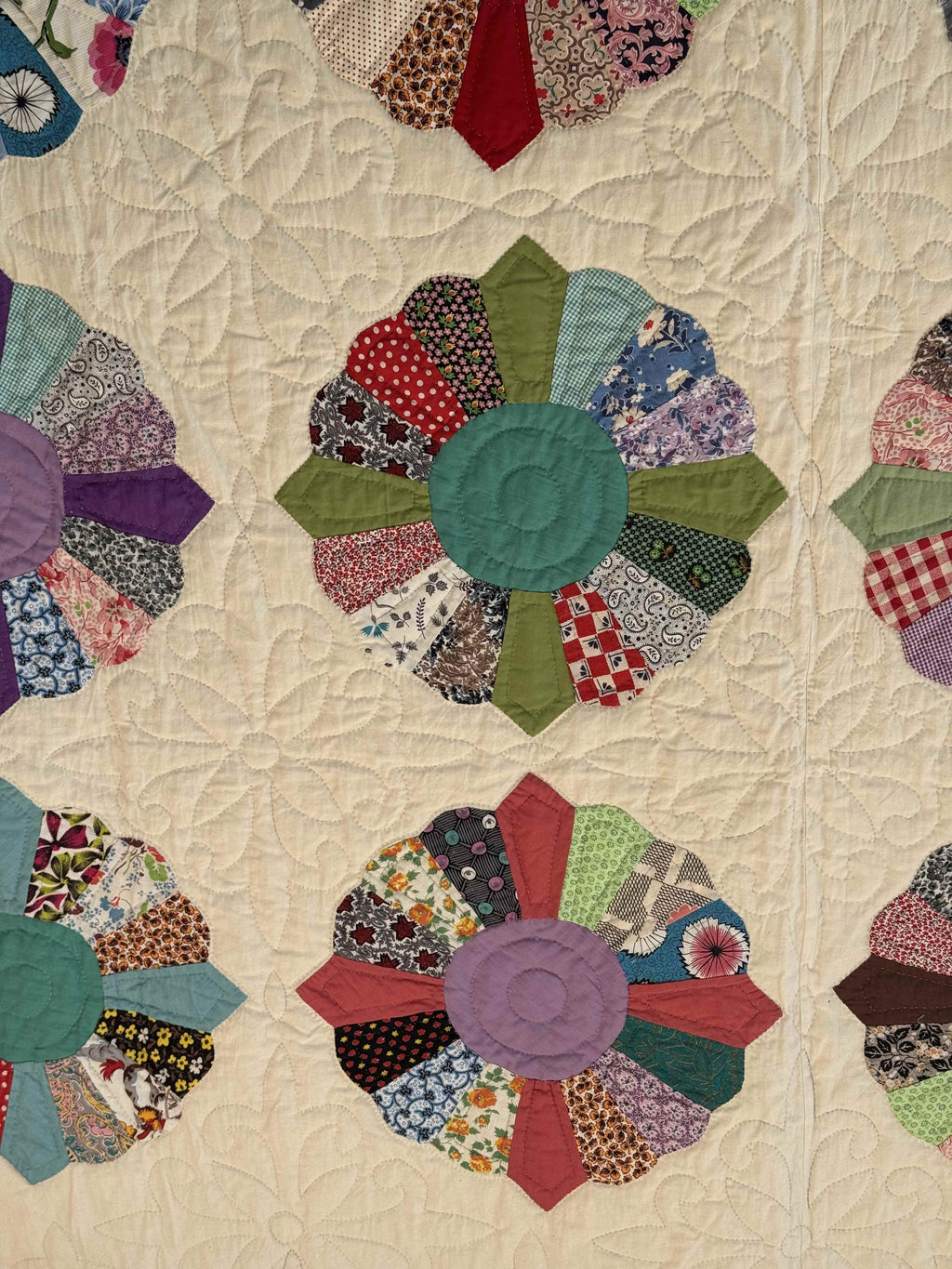 Vintage Quilt Dresden Plate Variation