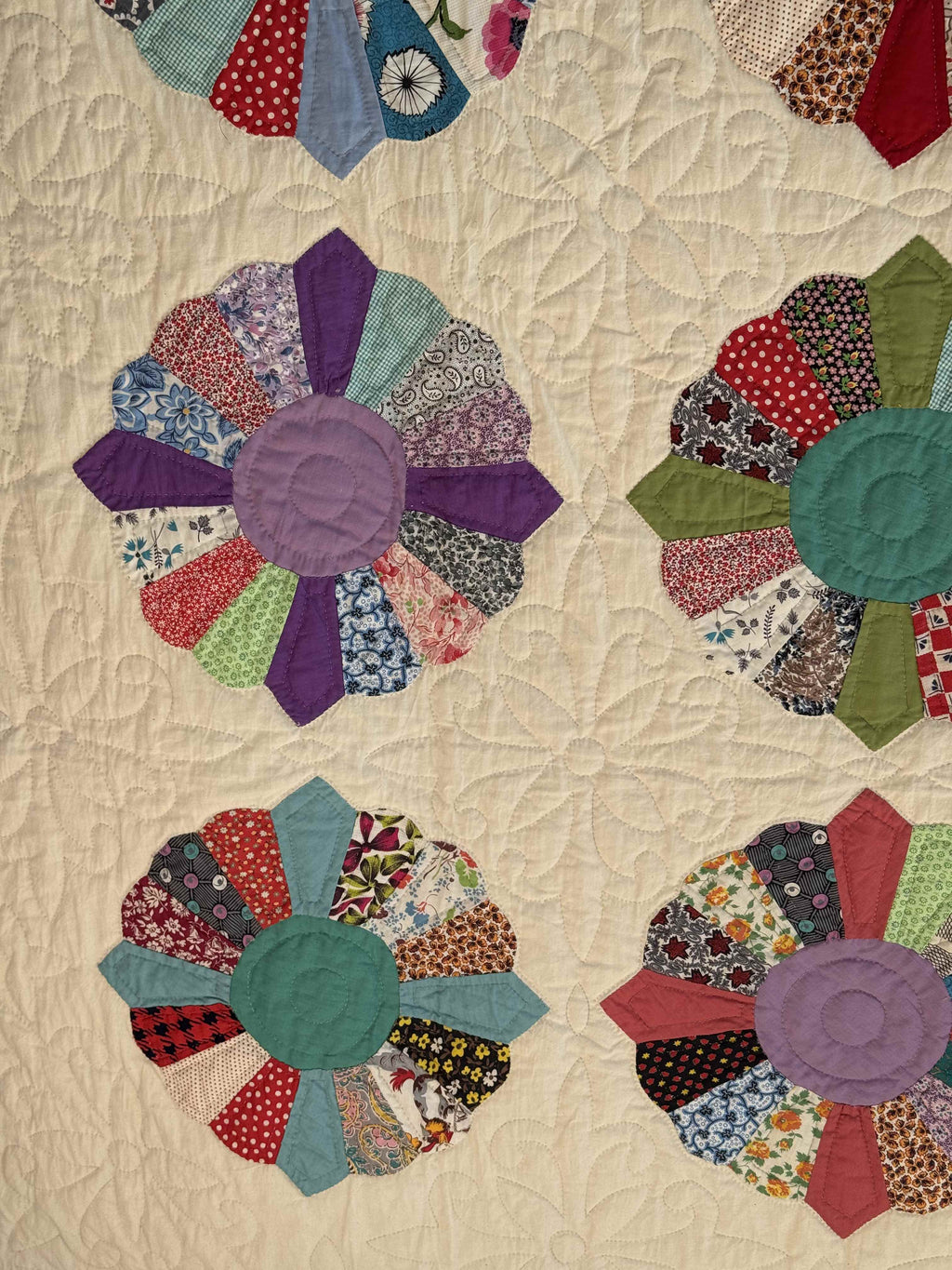 Vintage Quilt Dresden Plate Variation