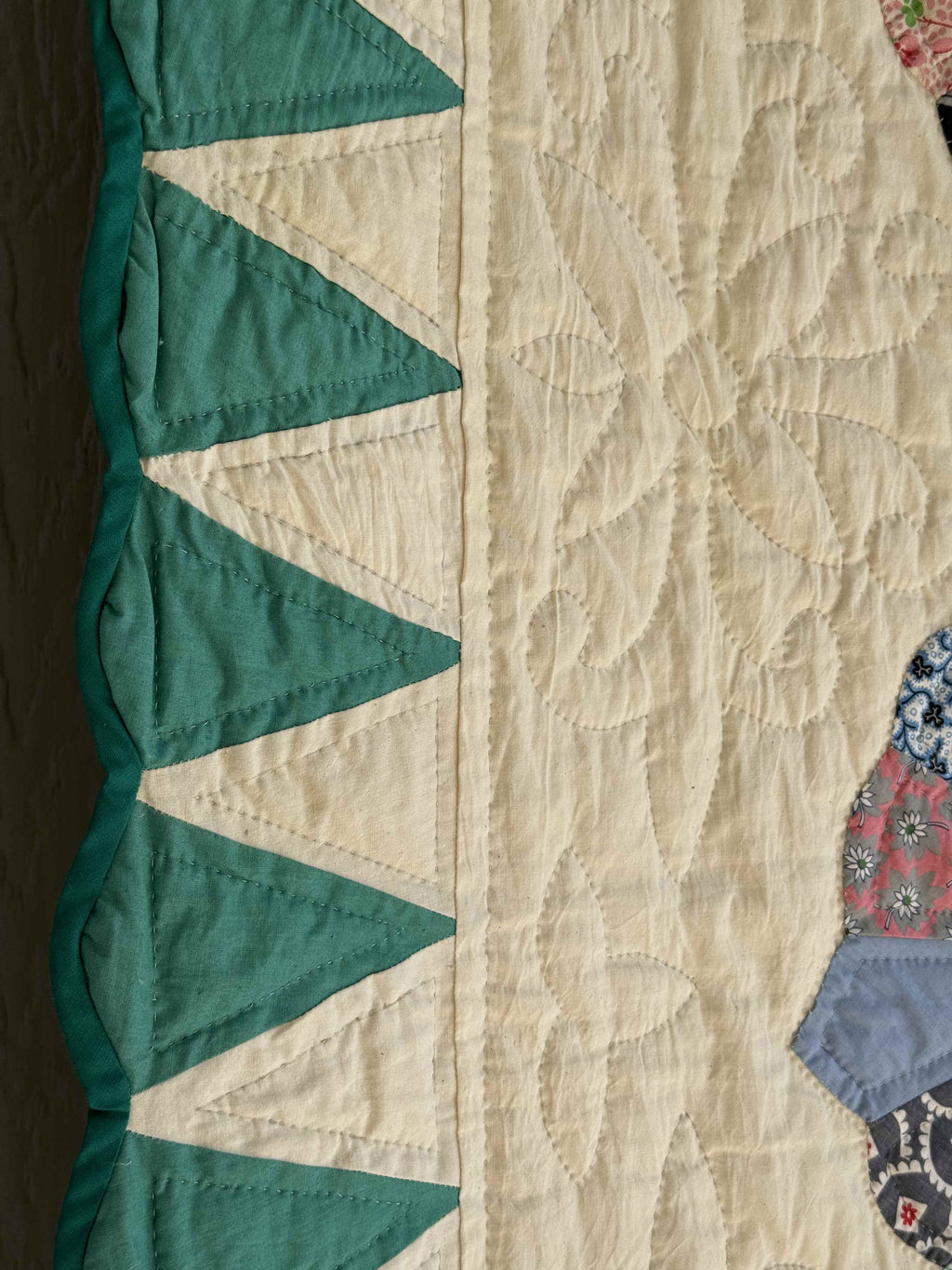 Vintage Quilt Dresden Plate Variation