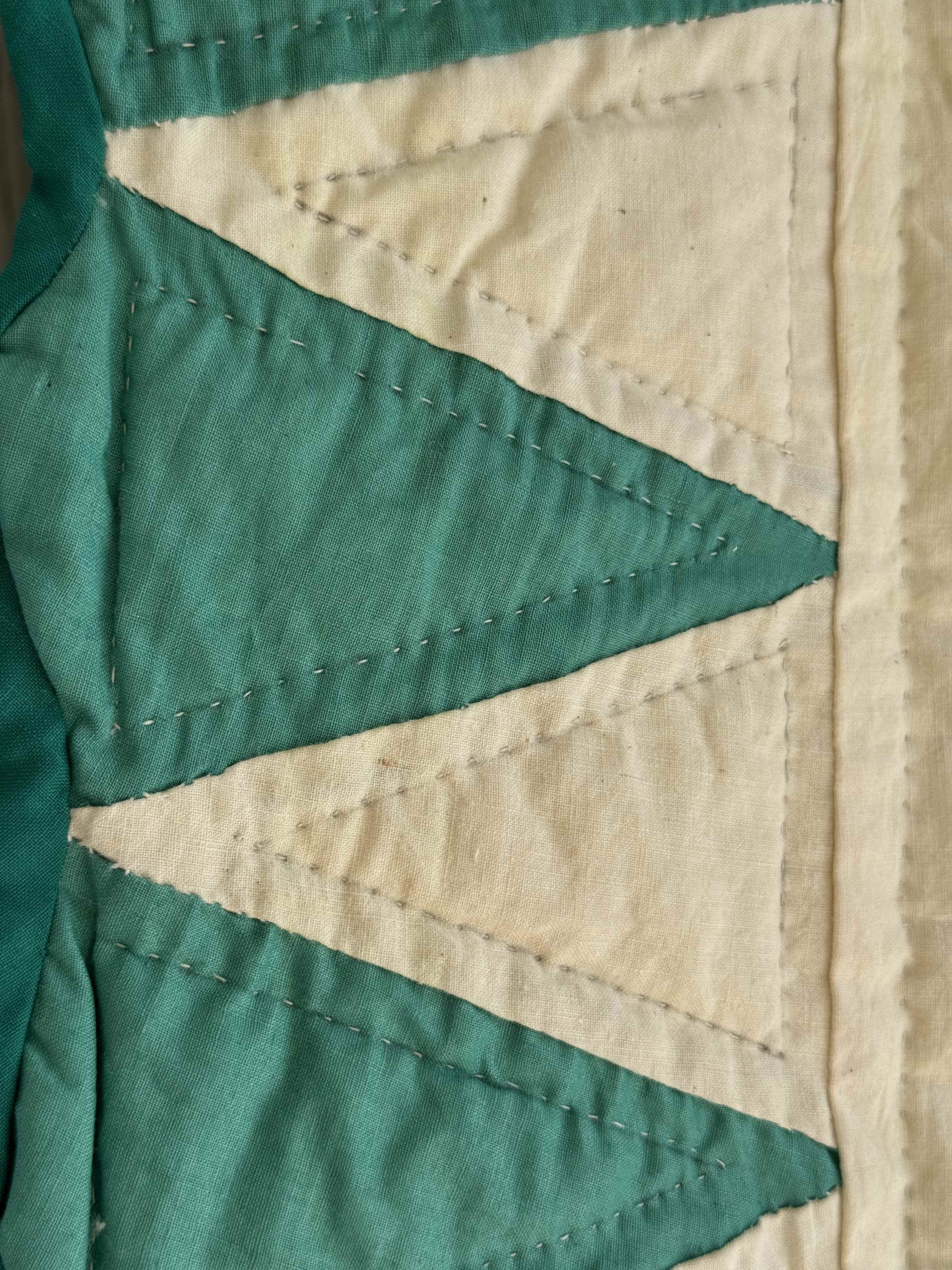 Vintage Quilt Dresden Plate Variation