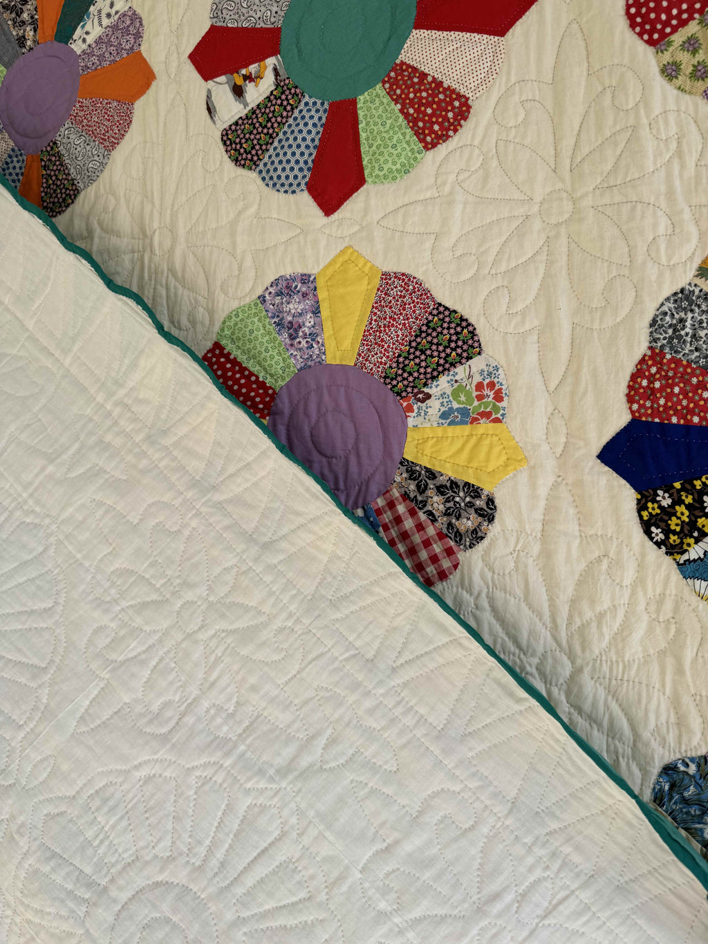 Vintage Quilt Dresden Plate Variation