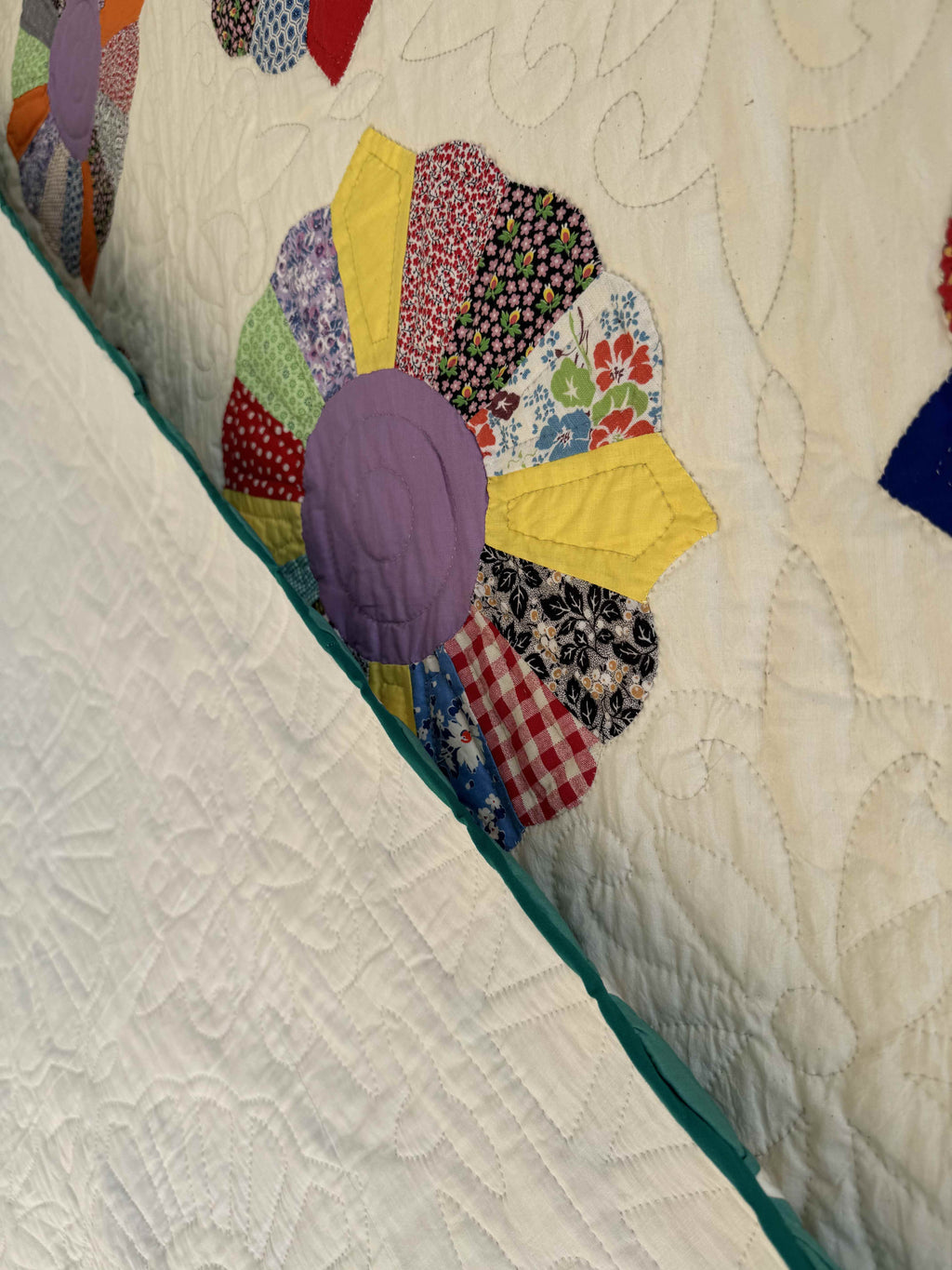 Vintage Quilt Dresden Plate Variation