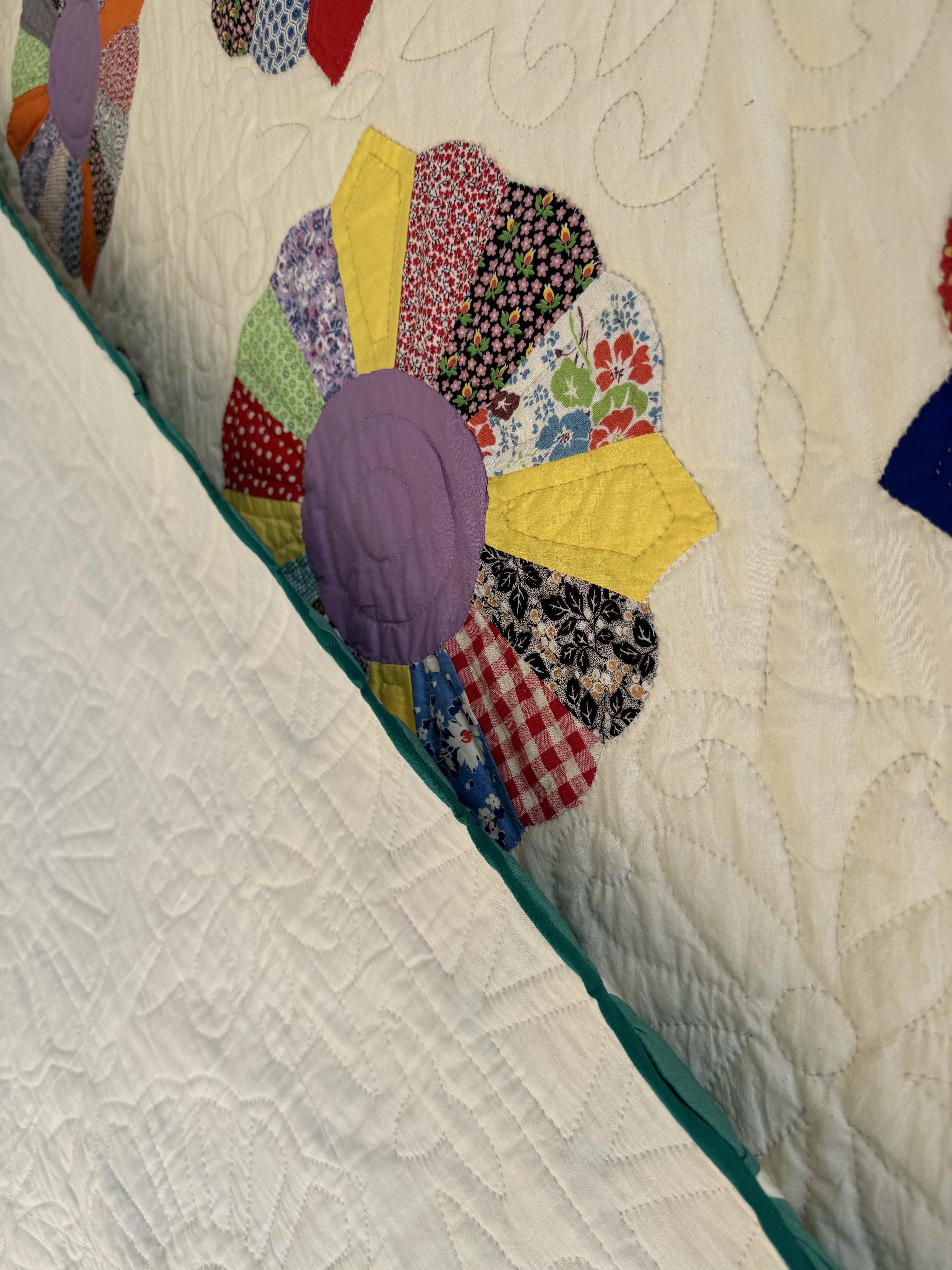 Vintage Quilt Dresden Plate Variation