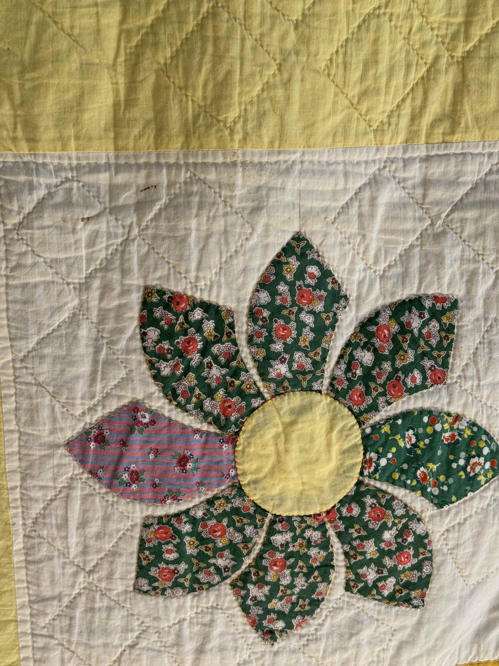Vintage Quilt Dresden Plate Variation