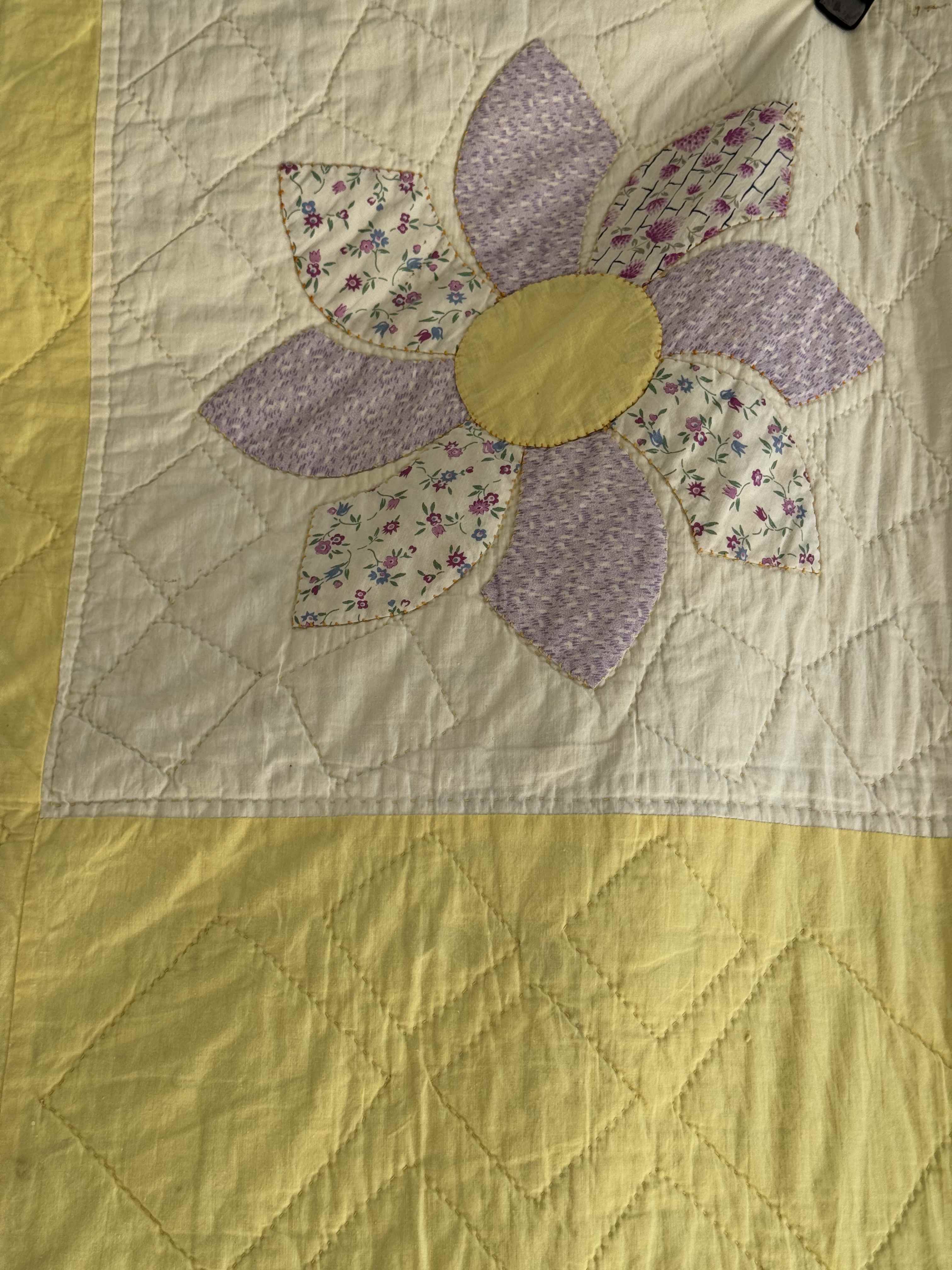 Vintage Quilt Dresden Plate Variation
